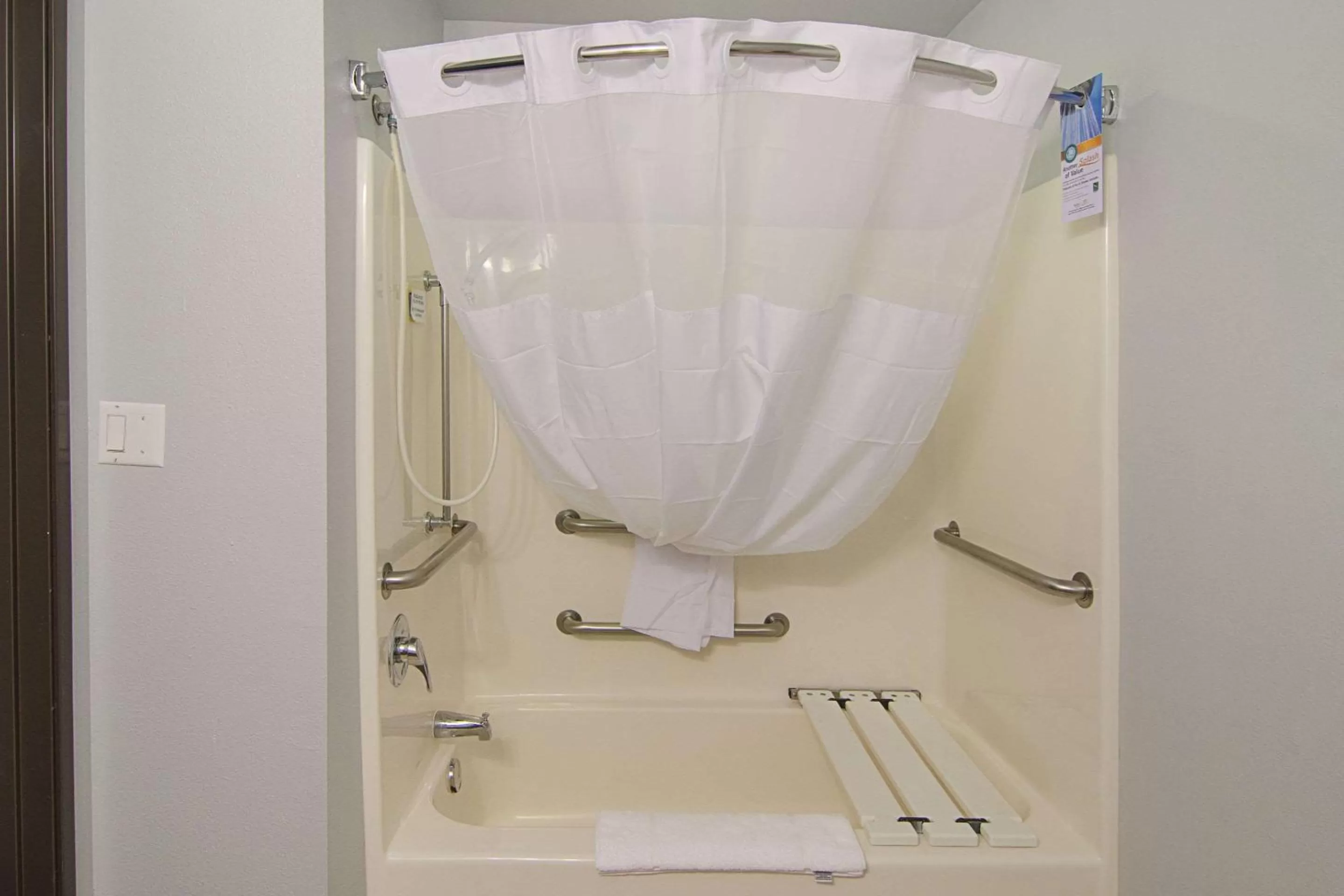 Bathroom in Quality Inn Seaside Oregon Coast