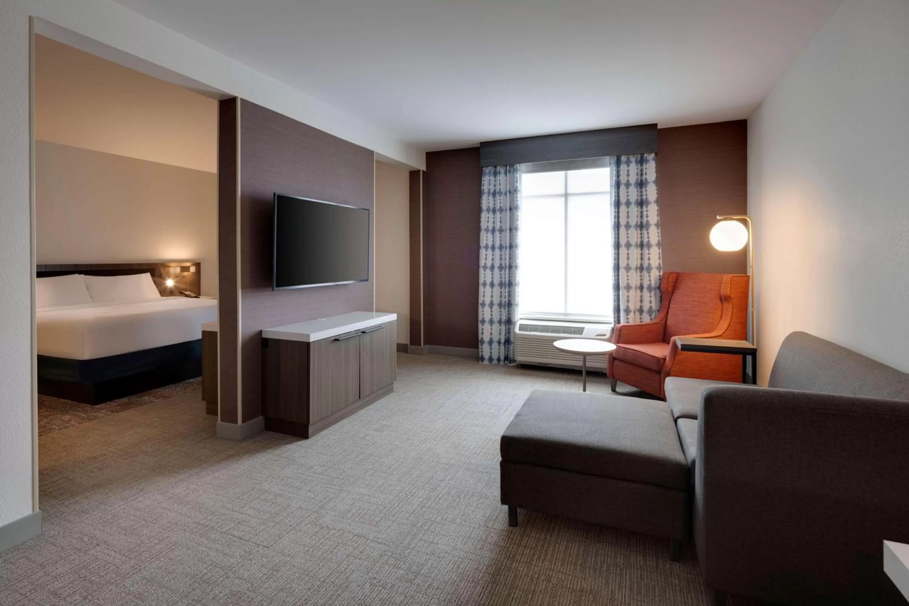 Living room, Bed in Hilton Garden Inn Haymarket