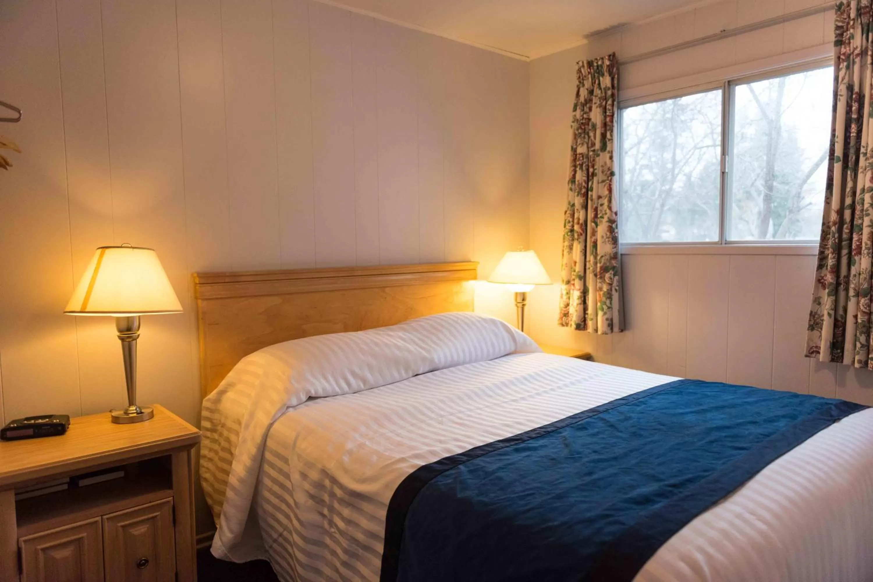 Bed in Radium Park Lodge