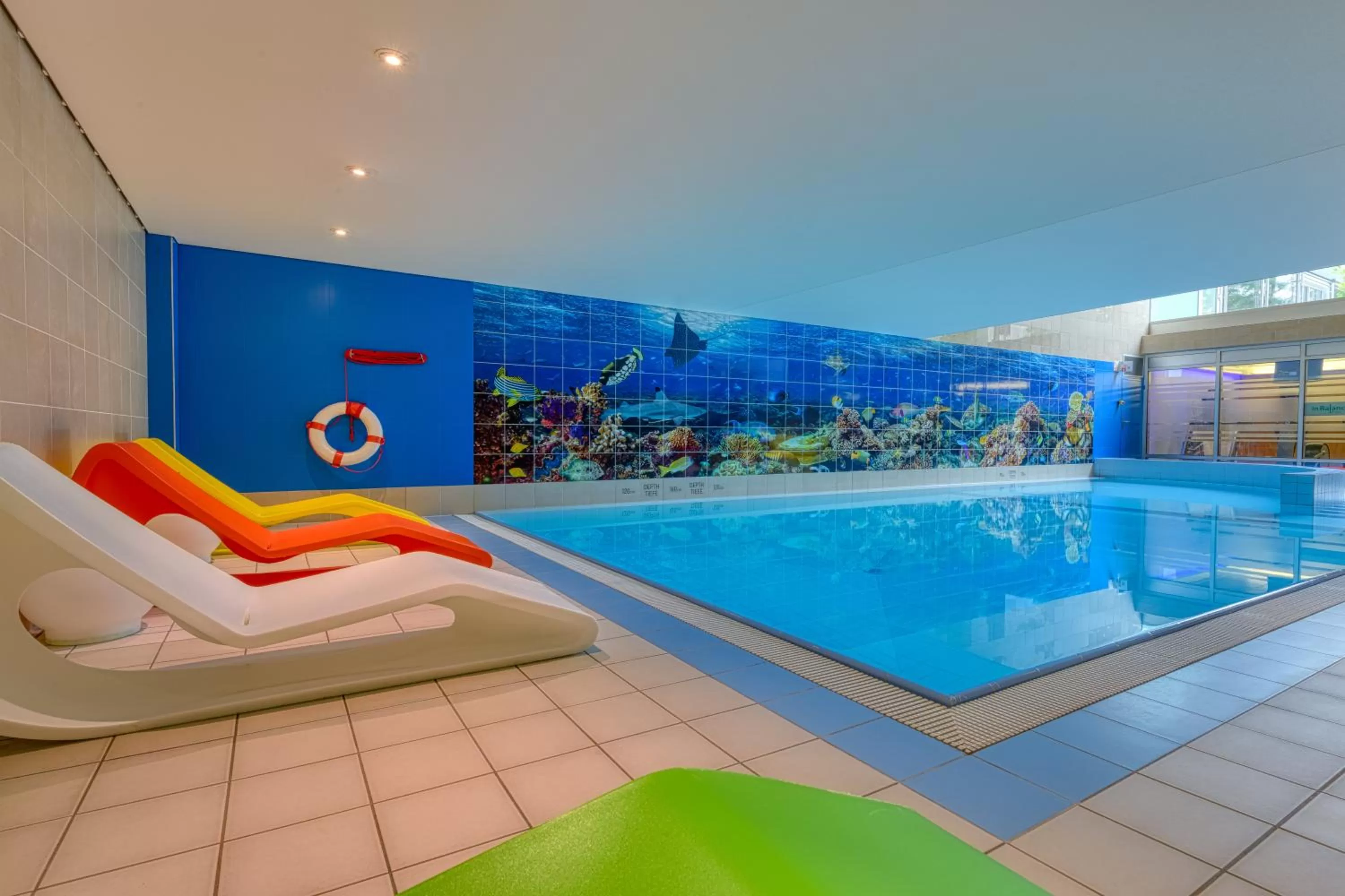 Swimming pool in Novotel Zurich City West
