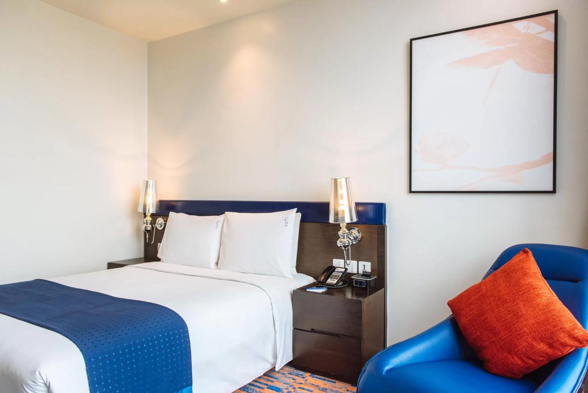 Photo of the whole room, Bed in Holiday Inn Express Bangkok Siam by IHG