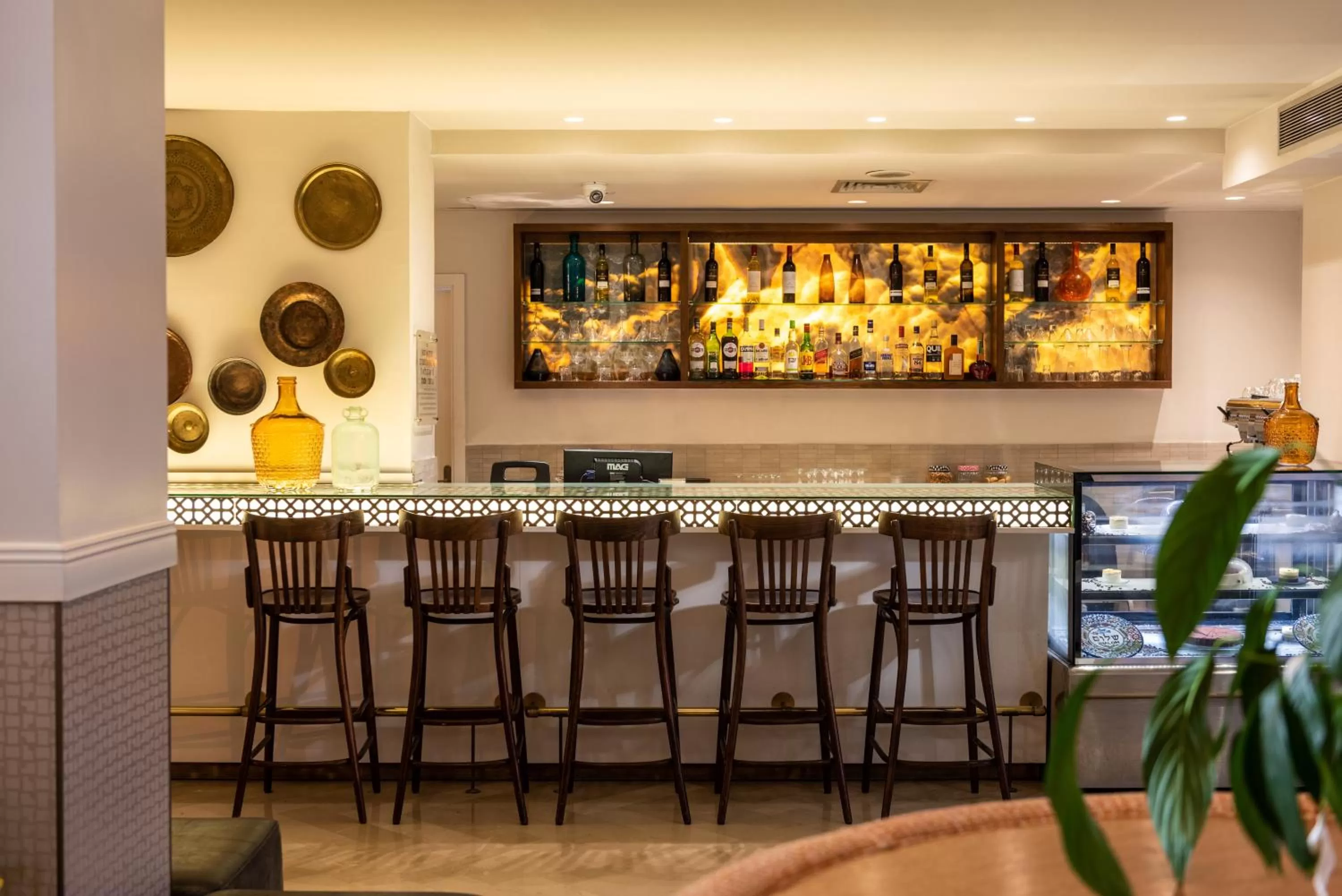 Lounge or bar in Prima Kings Hotel