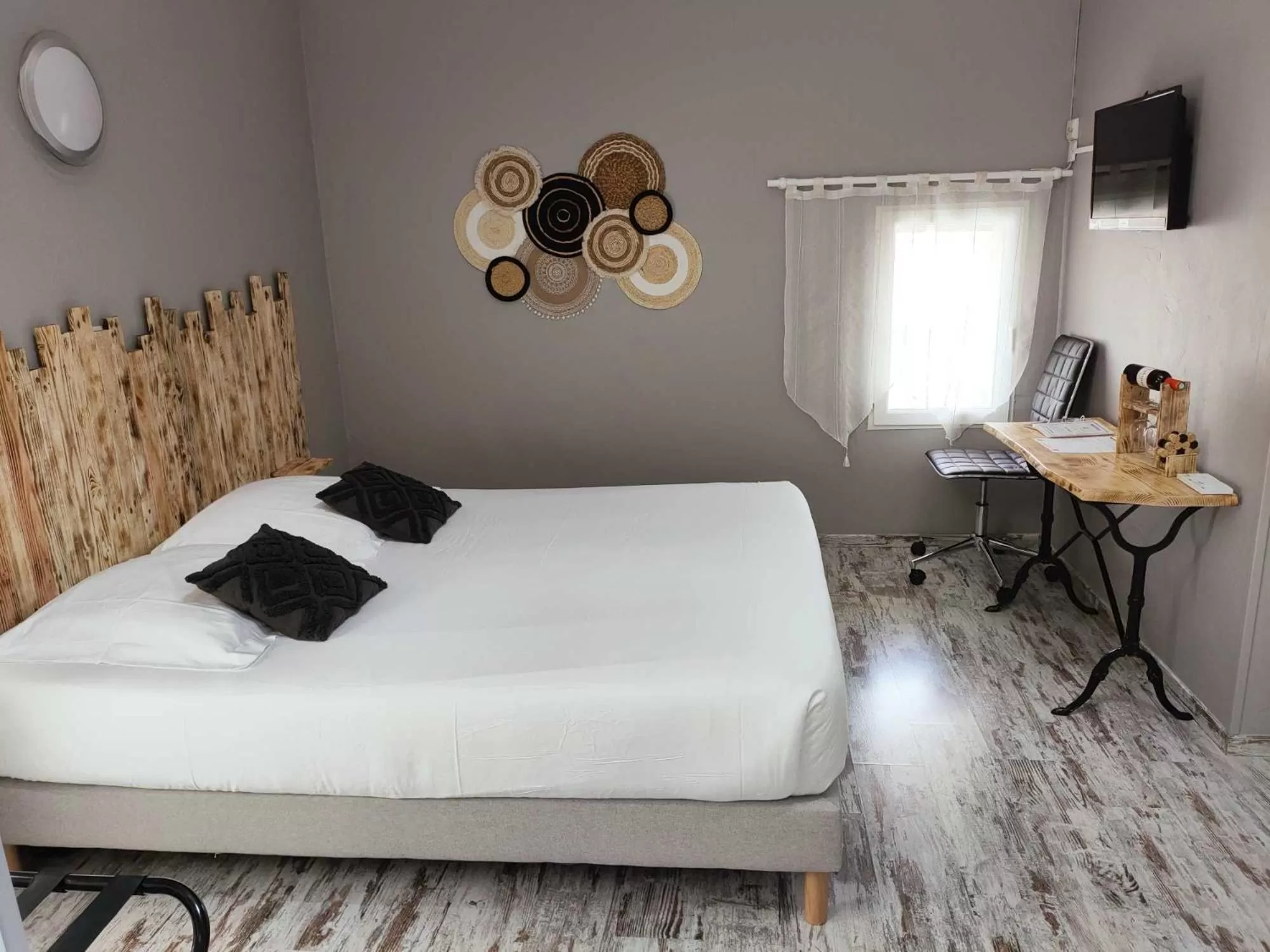 Bedroom, Bed in Chambres d'Hôtes Château Pierre de Montignac