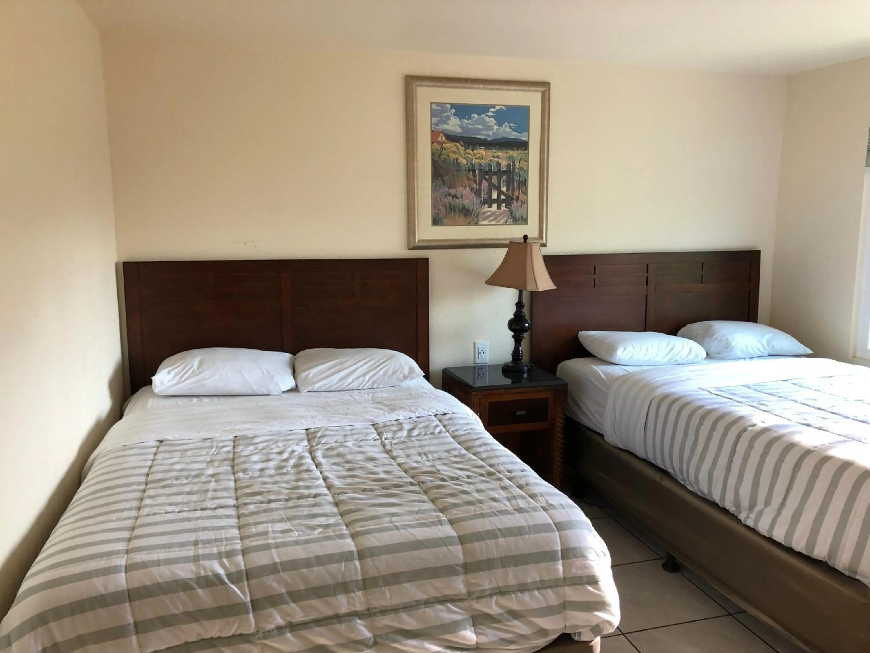 Deluxe Suite in Sierra Lodge Three Rivers