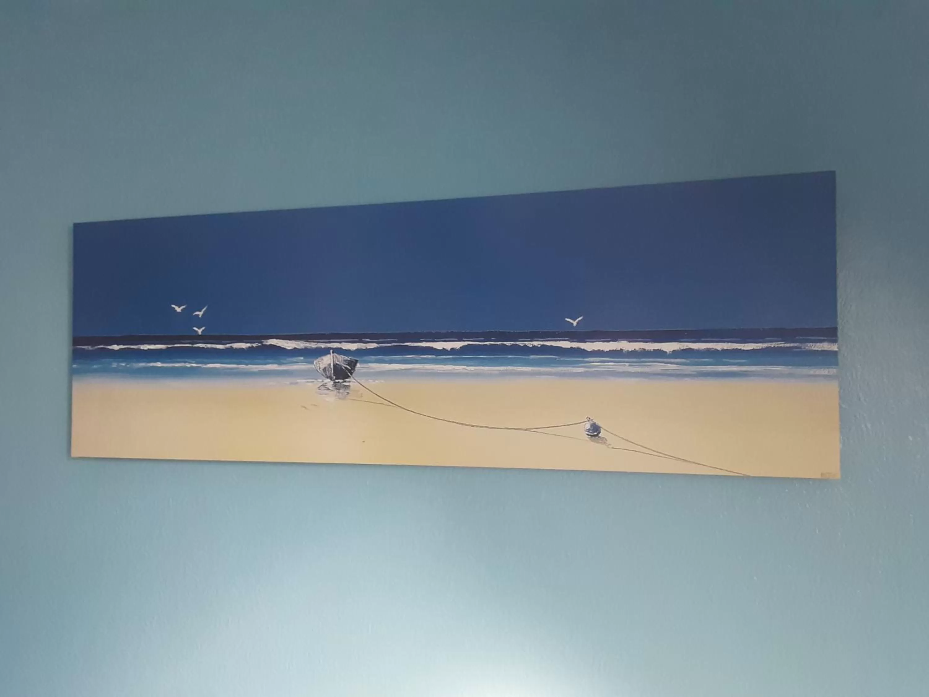 Decorative detail, TV/Entertainment Center in chambres d'hôtes les mésanges avec salle d'eau privative pdj compris