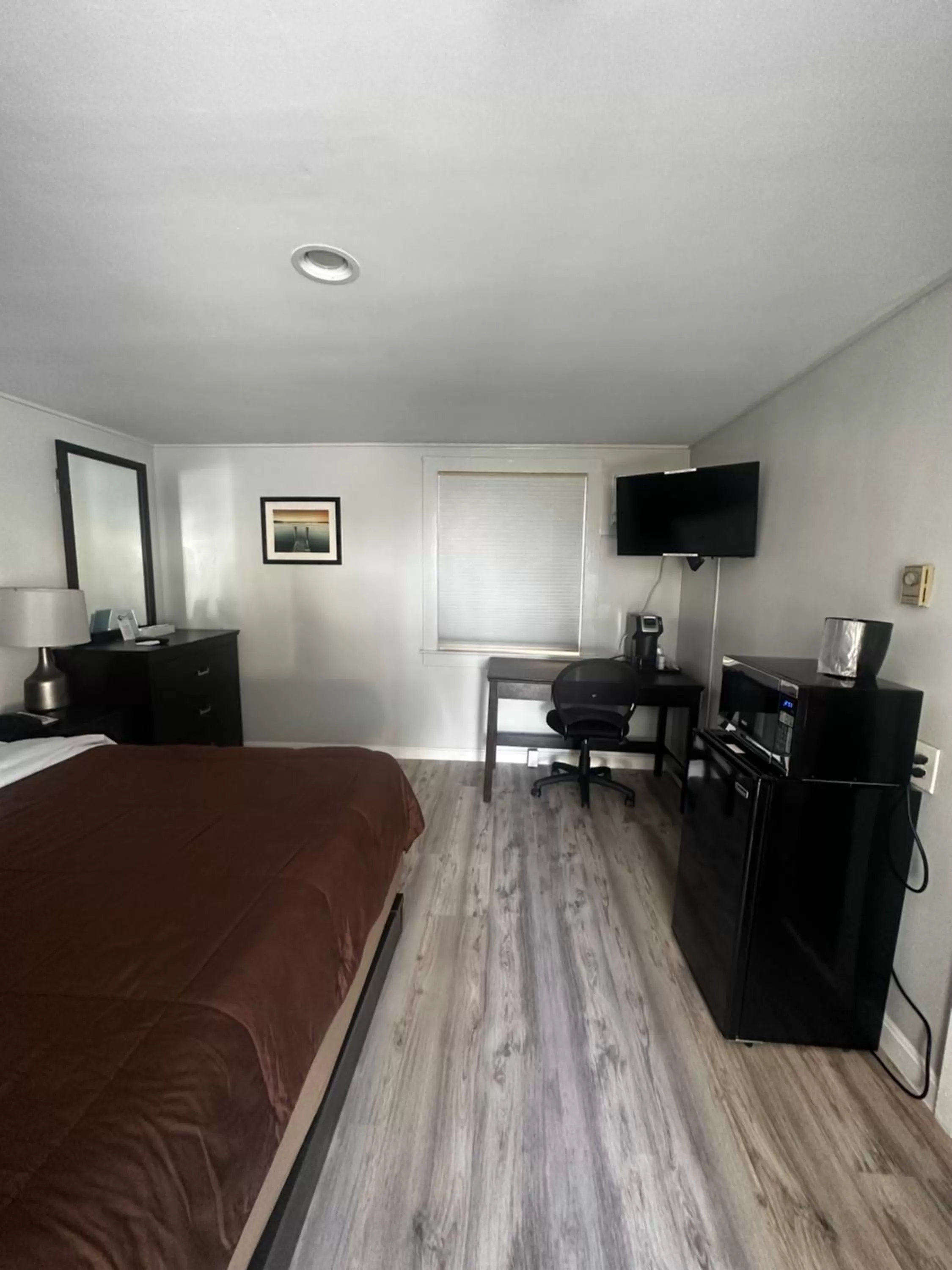 Photo of the whole room, Bed in Blue Spruce