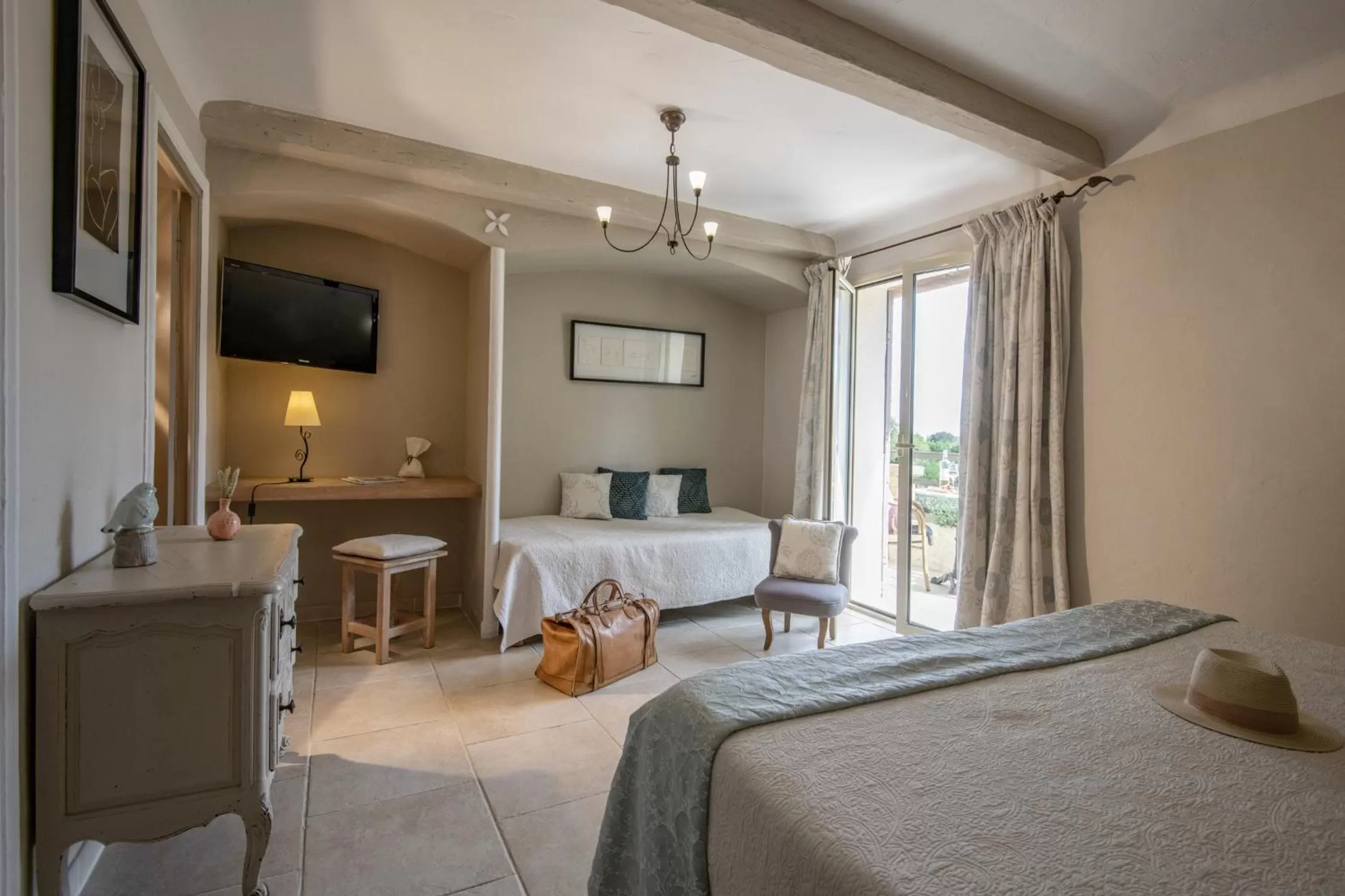 Bedroom, Bed in Hotel Les Messugues