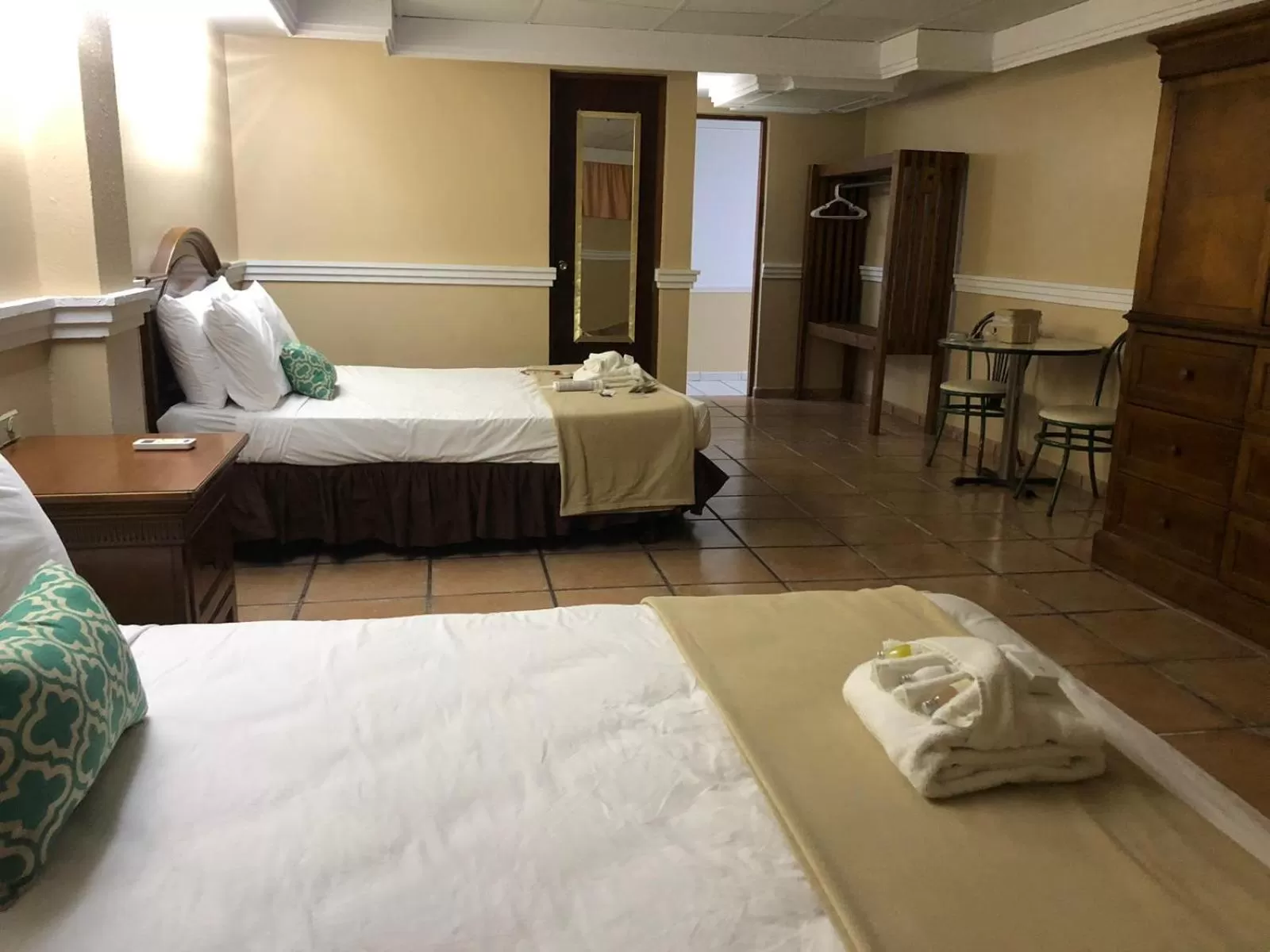 Photo of the whole room, Bed in Arecibo Inn