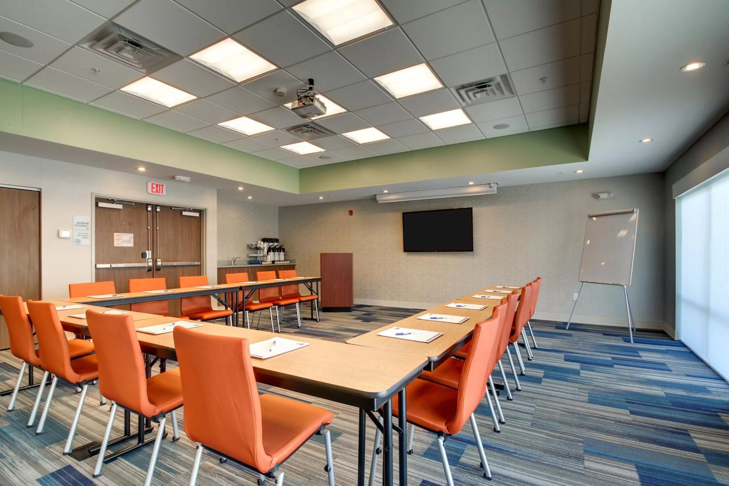 Meeting/conference room in Holiday Inn Express & Suites Galesburg by IHG