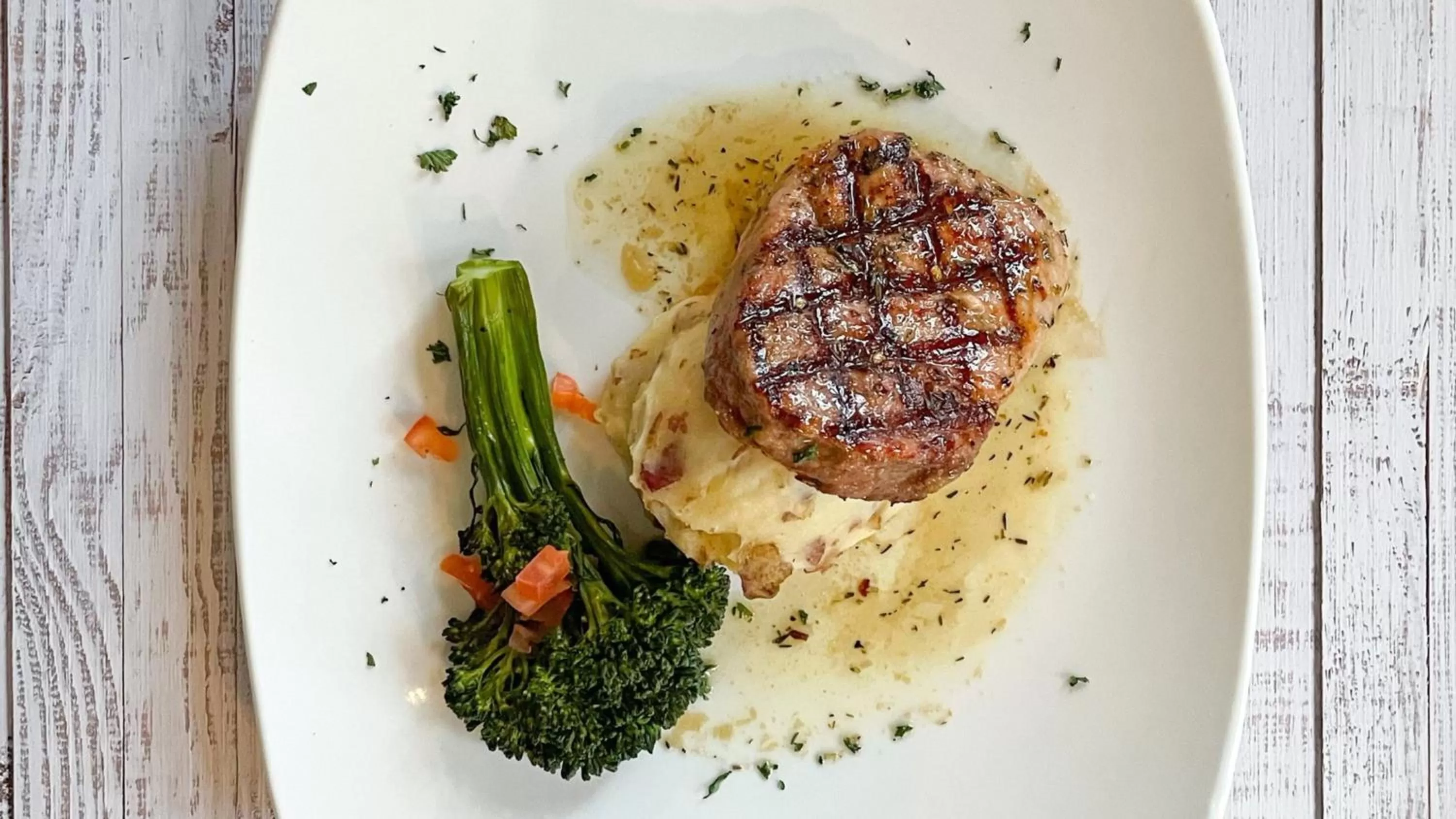 Restaurant/places to eat in Crowne Plaza Cleveland at Playhouse Square by IHG