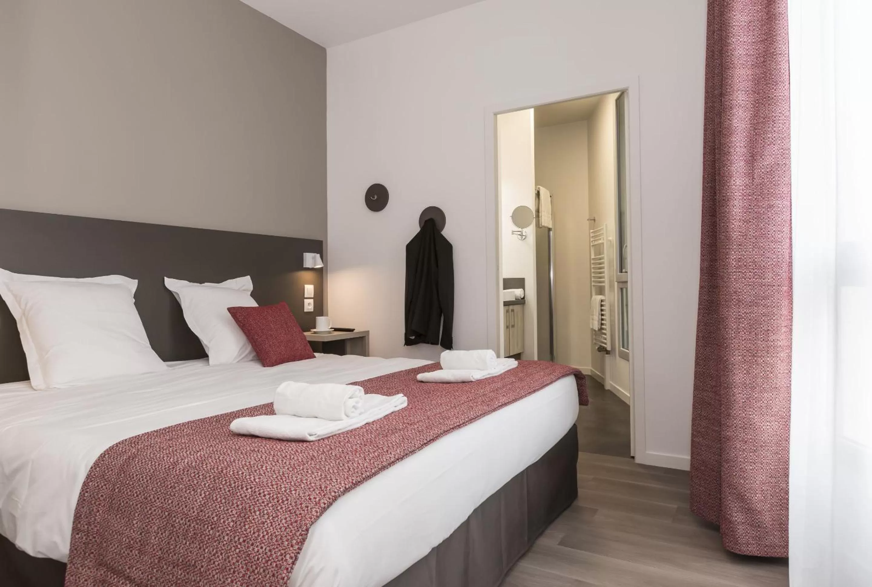 Bedroom, Bed in Appart'hôtel Odalys City - Le Mans Centre Palais des Congrès