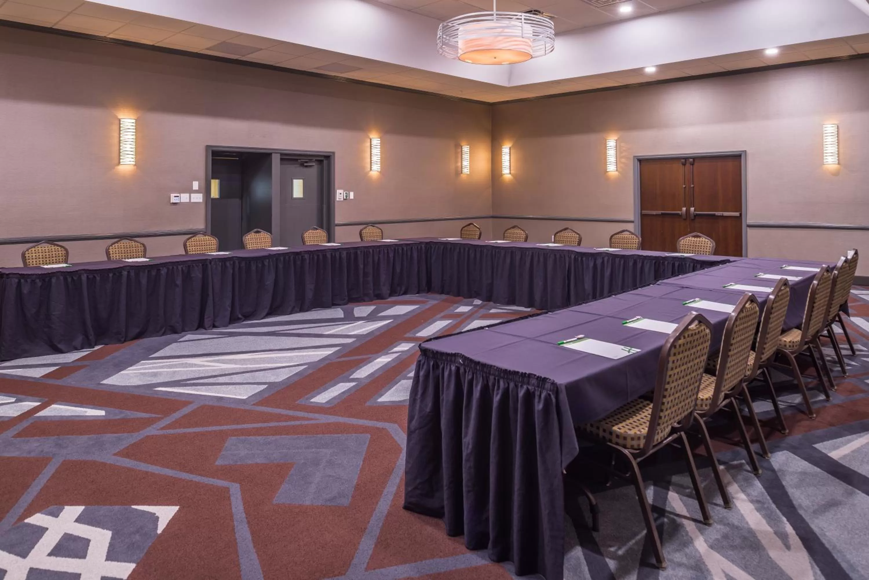 Meeting/conference room in Holiday Inn Auburn-Finger Lakes Region by IHG