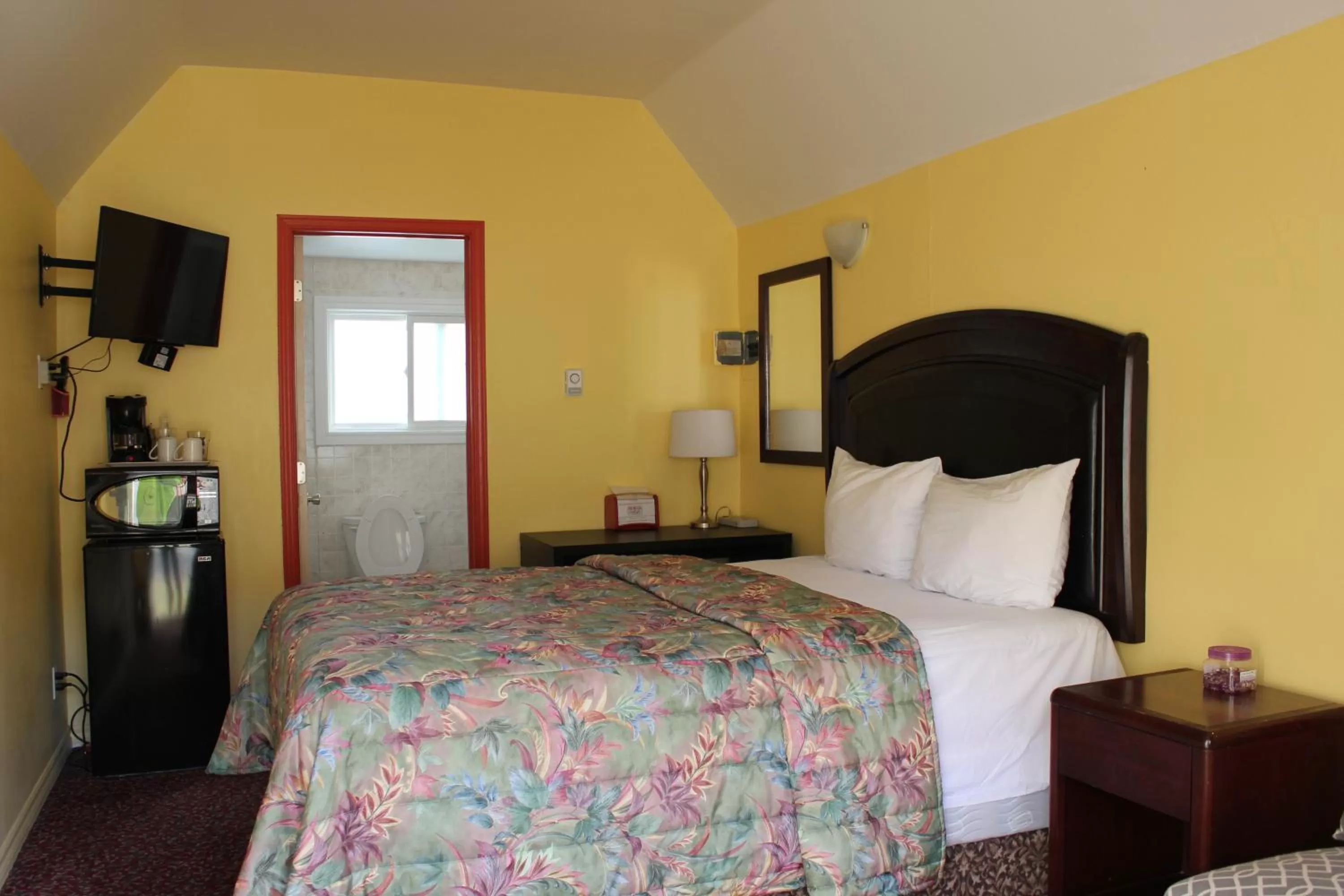 Bed in Imperial Inn Thousand Islands