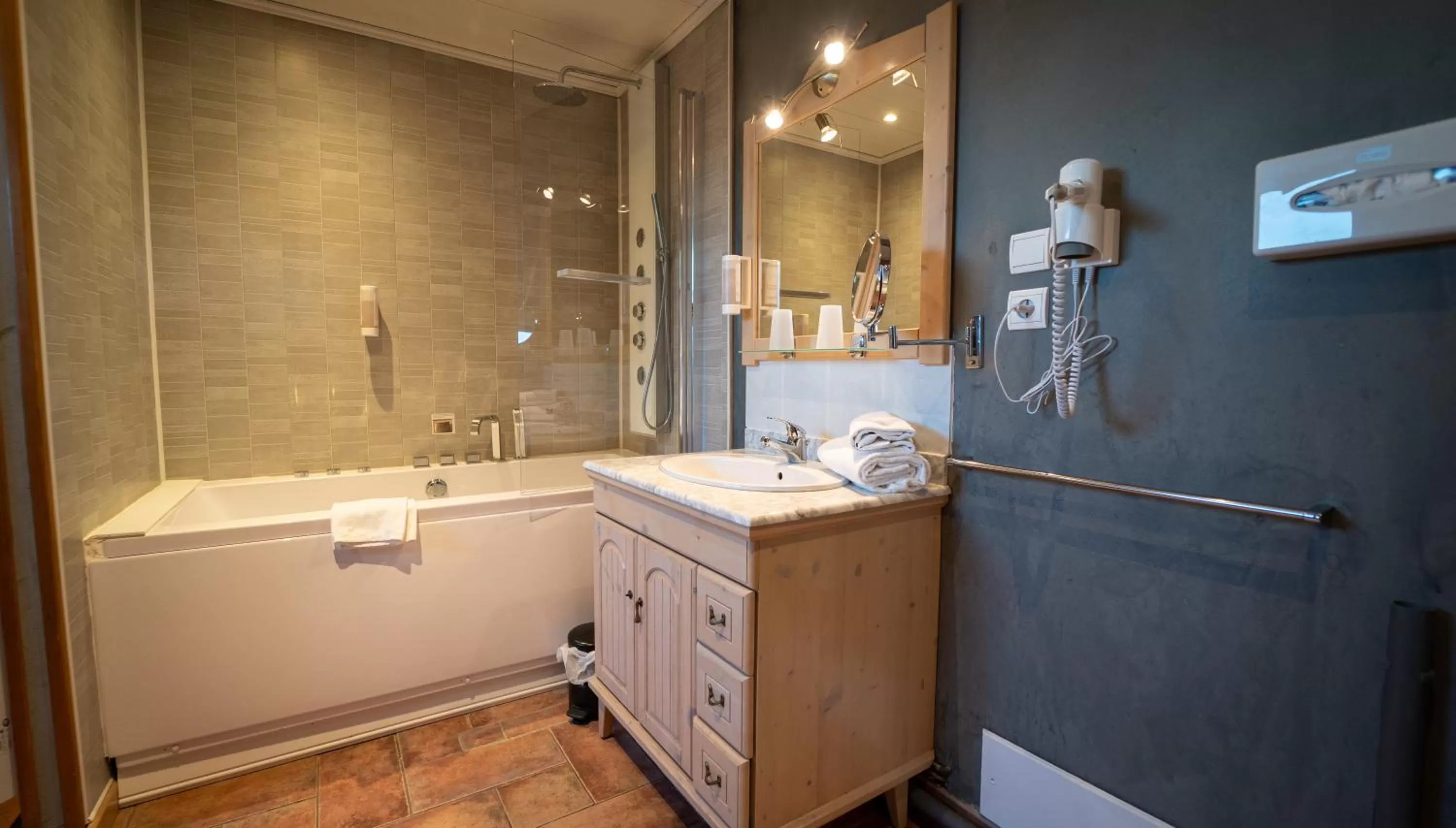 Bathroom in Best Western Hotel Ile de France