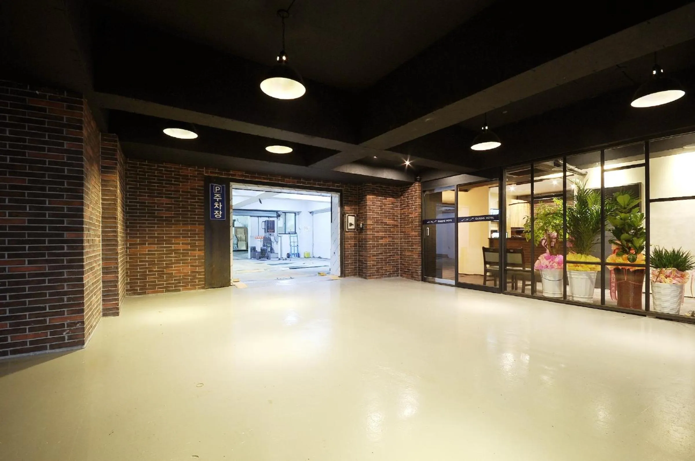 Facade/entrance in Queens Hotel Seomyeon Busan