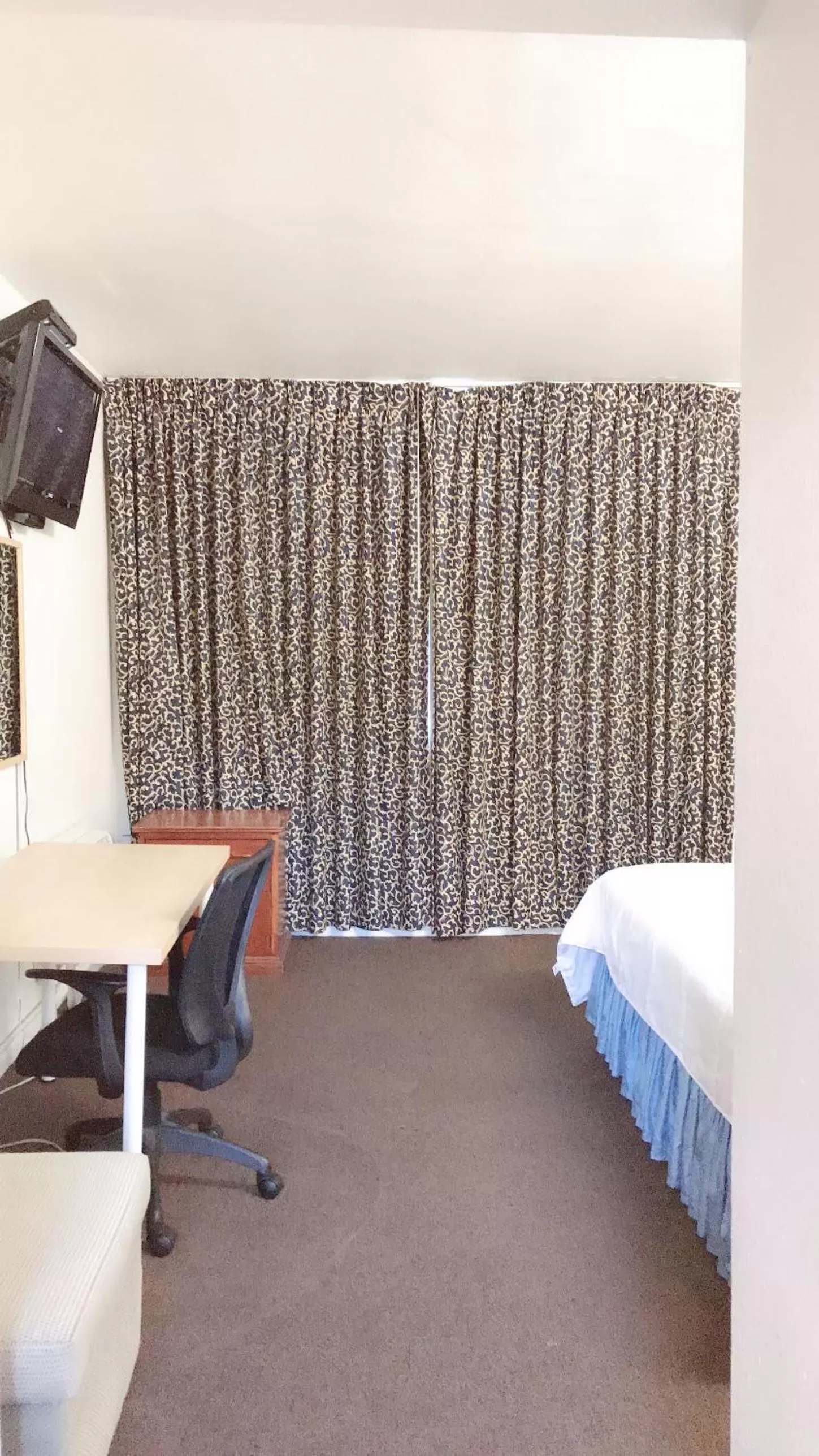 Photo of the whole room in City Center Hotel Los Angeles