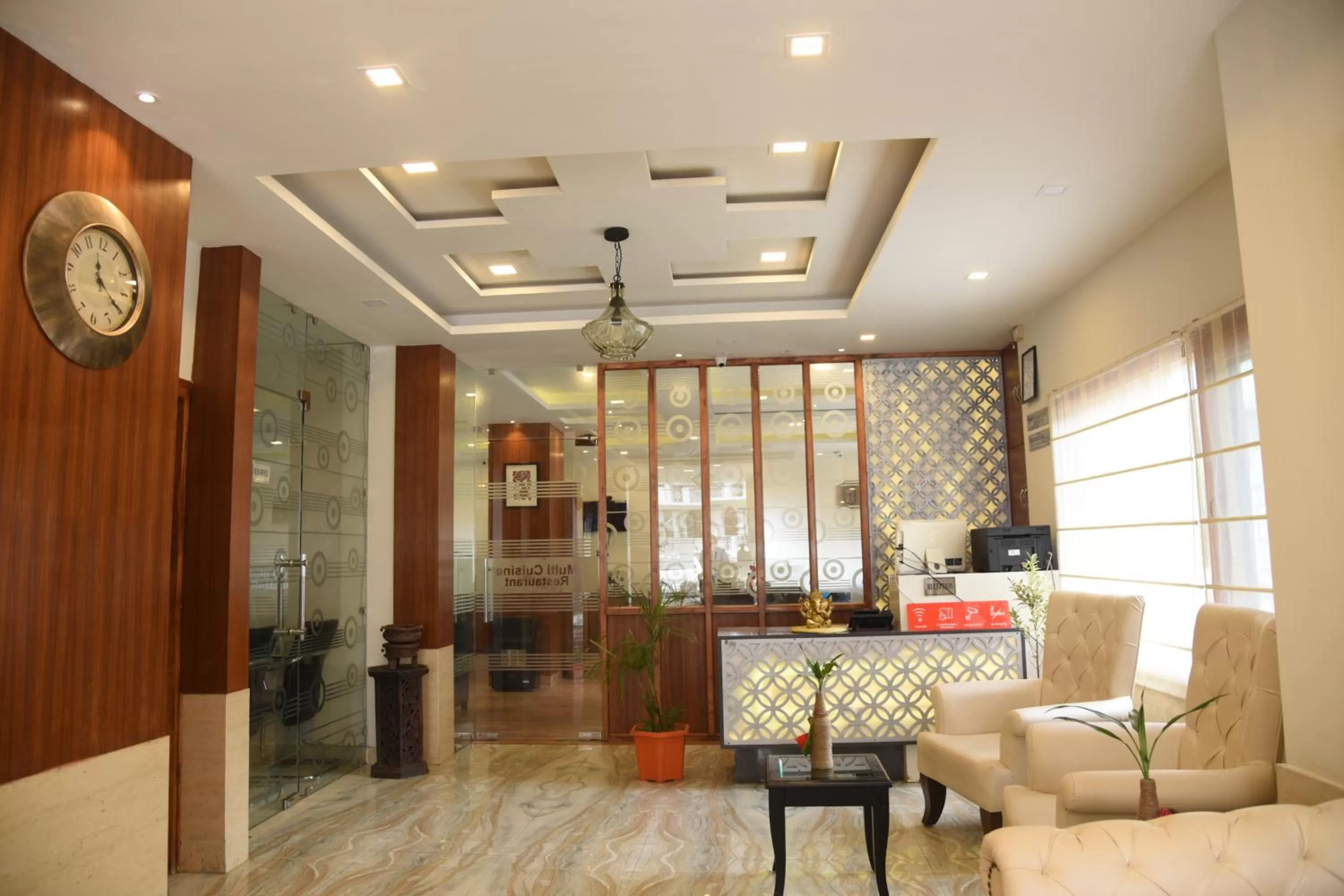 Restaurant/places to eat, Lobby/Reception in Hotel Ambika Resort Manali