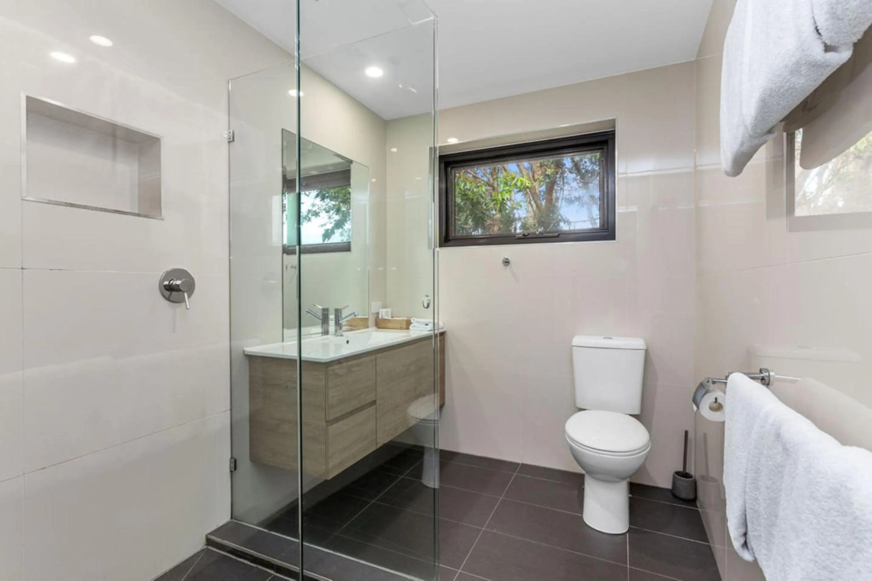 Bathroom in Best Western Apollo Bay Motel