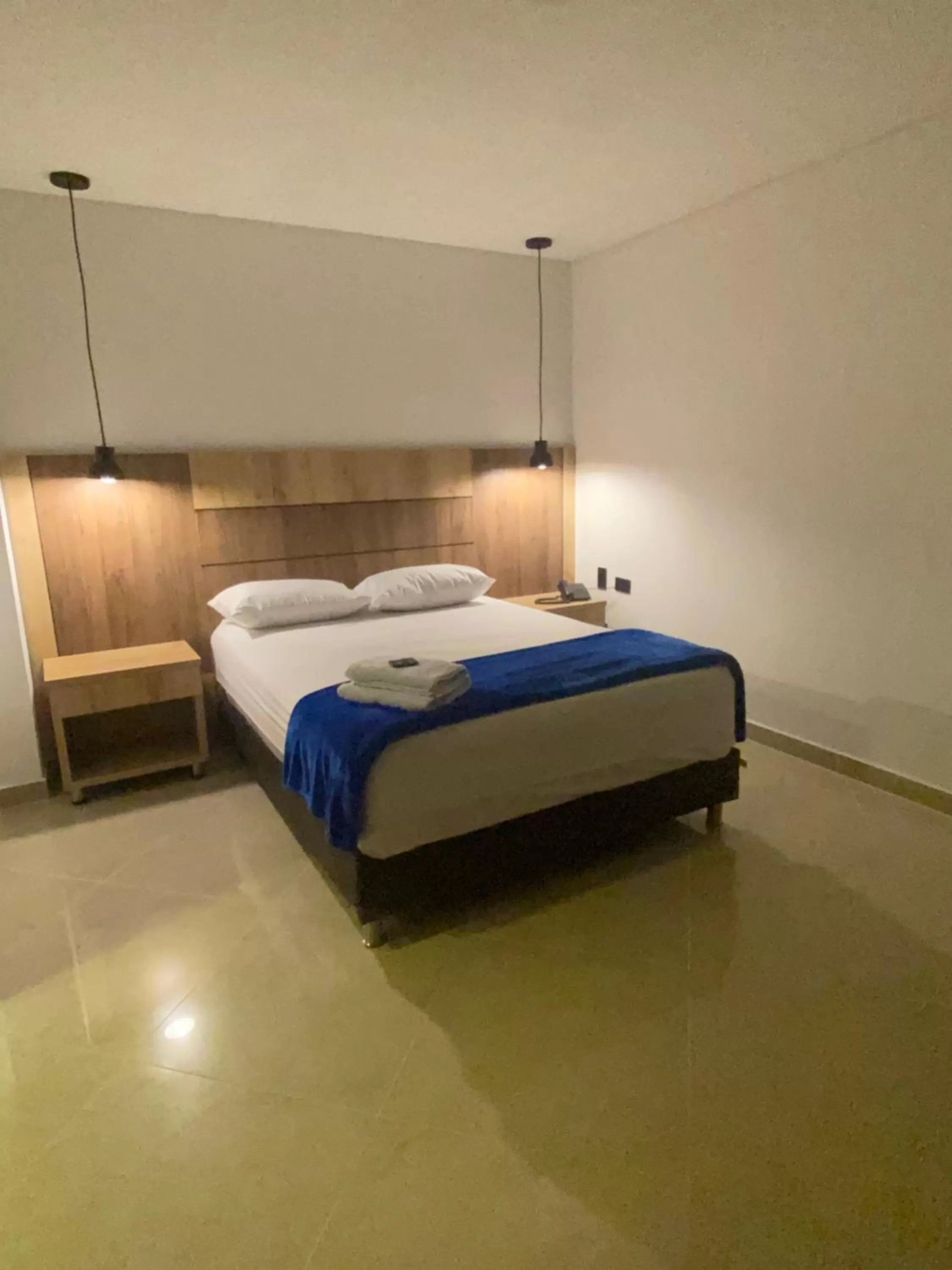 Bed in Hotel California City