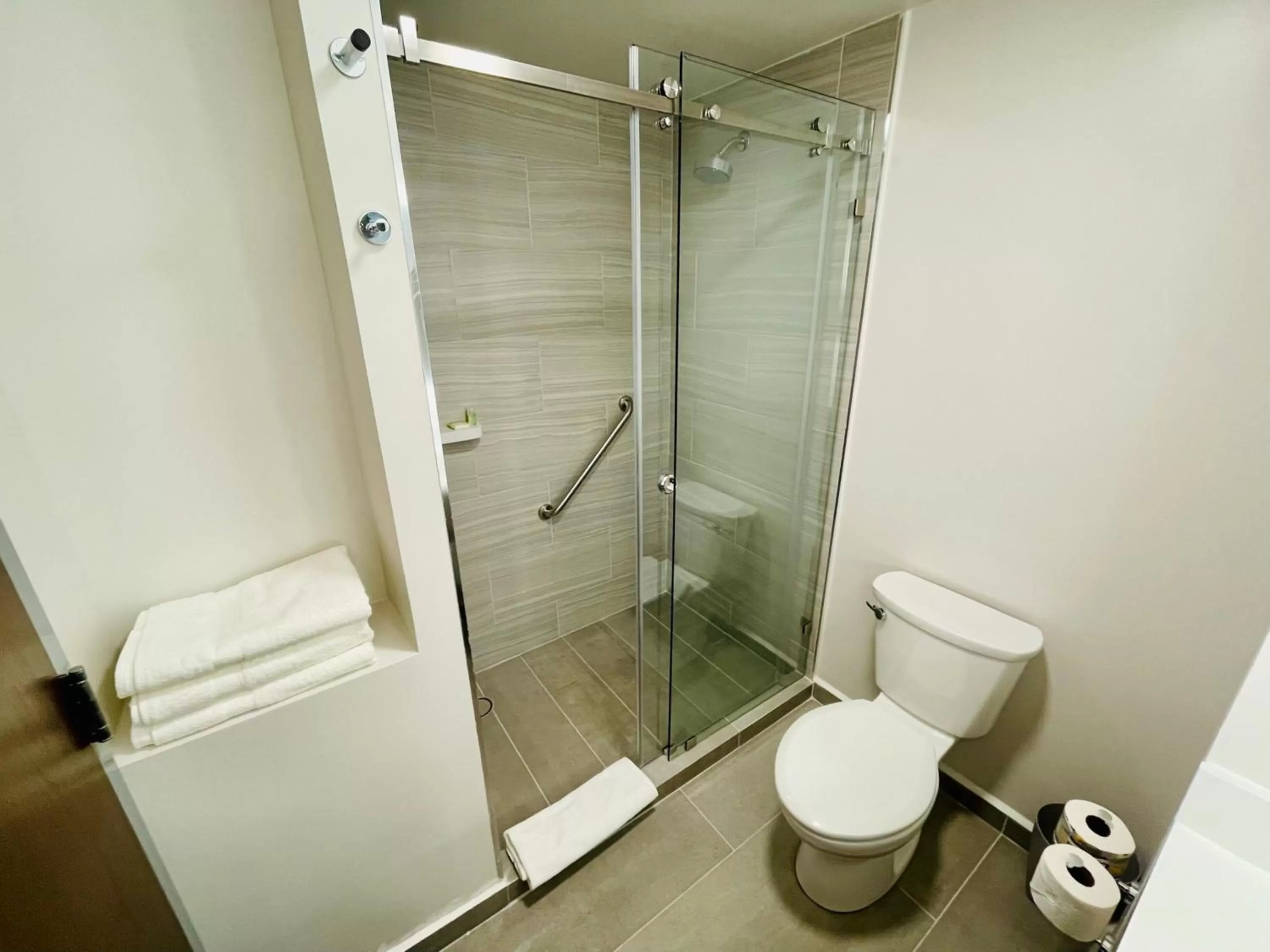 Bathroom in Holiday Inn Express - Guadalajara Vallarta Poniente by IHG