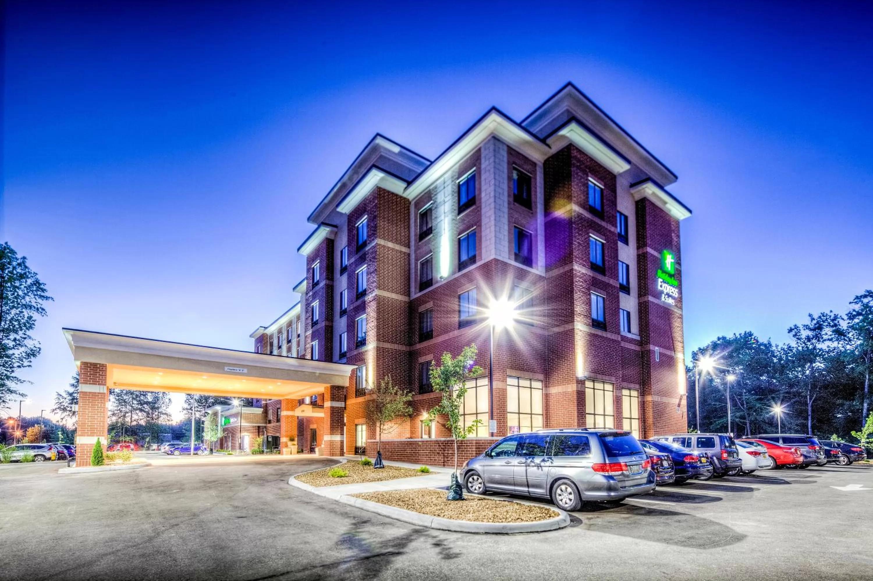Property building in Holiday Inn Express & Suites Cleveland/Westlake by IHG