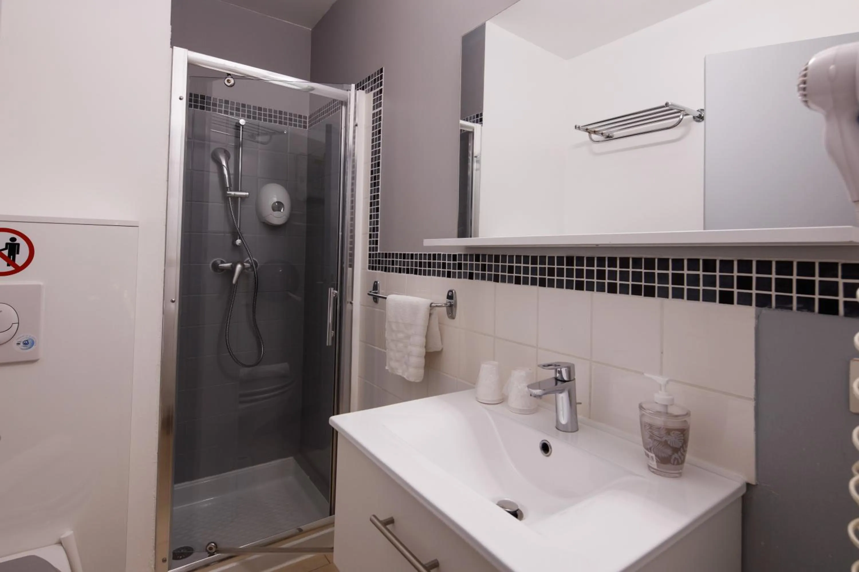 Shower in Hotel Astoria