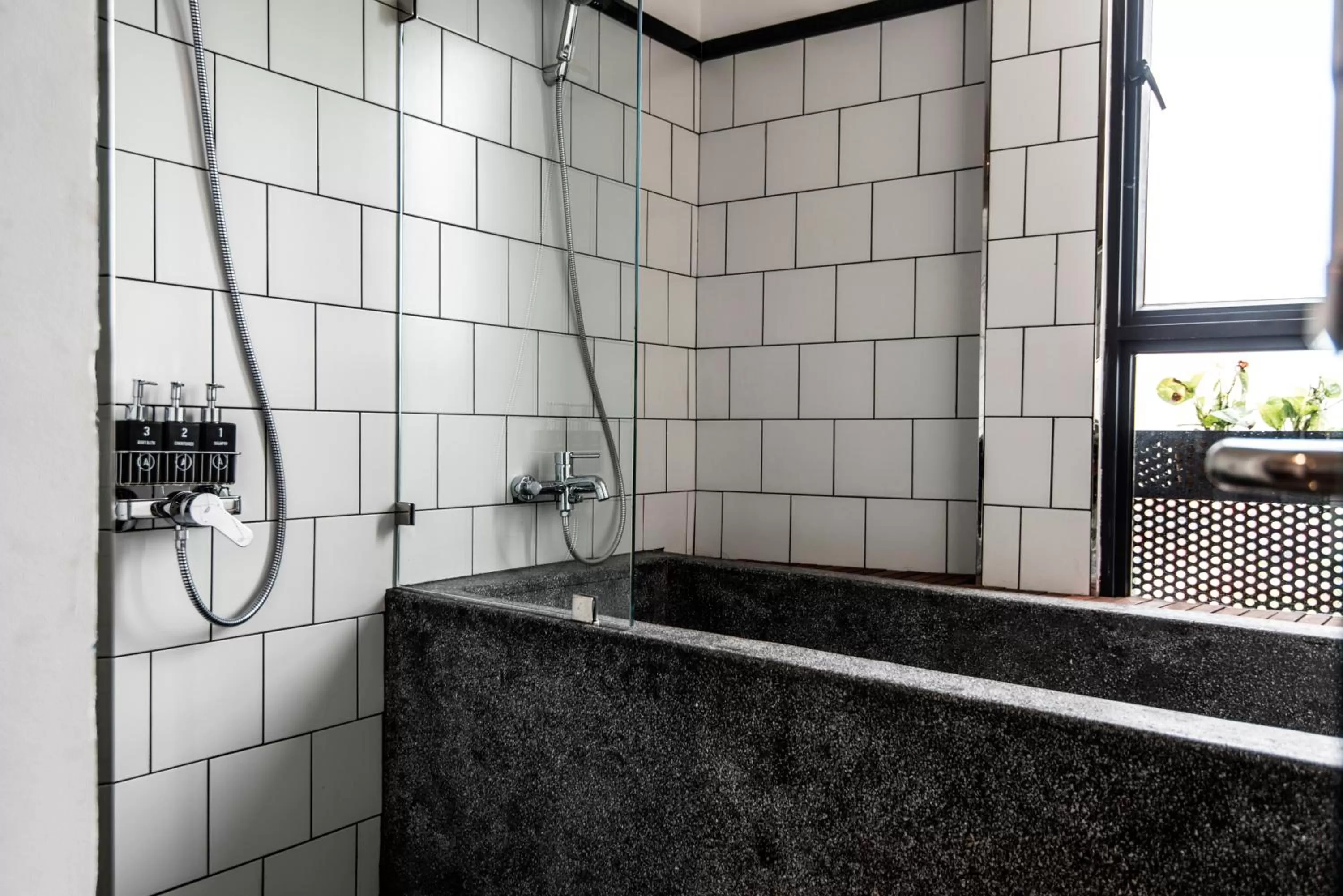 Shower in Aquarius Hotel and Urban Resort