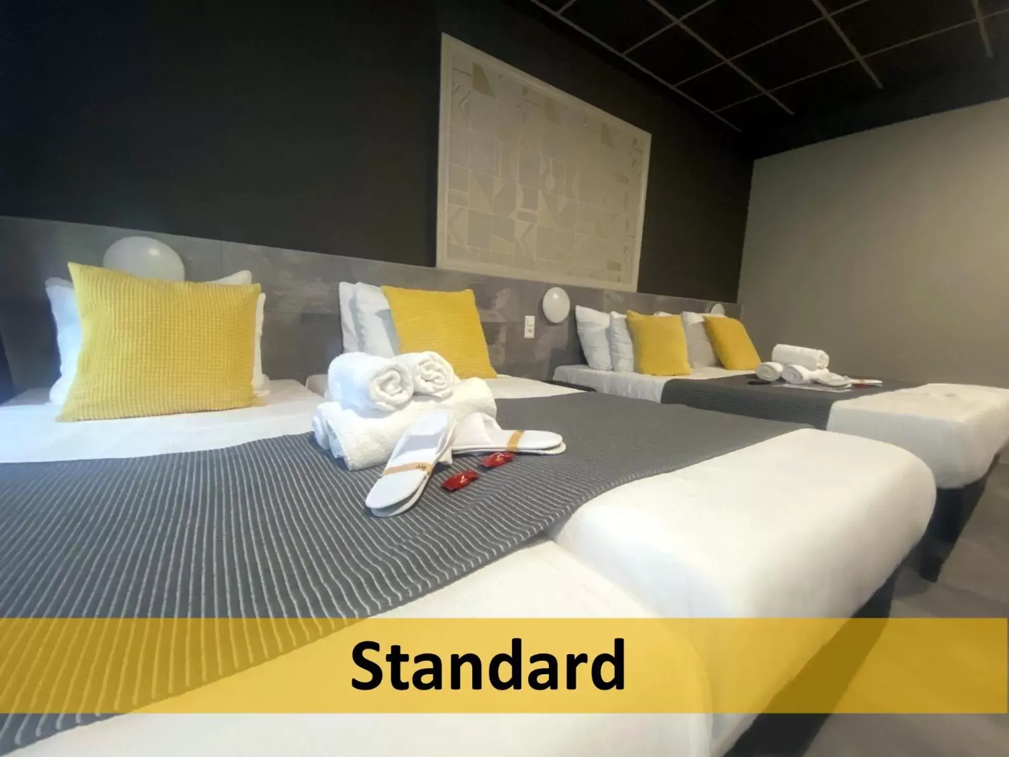 Standard Quadruple Room in Grand Hotel Central Standard Quadruple Room in Grand Hotel Central