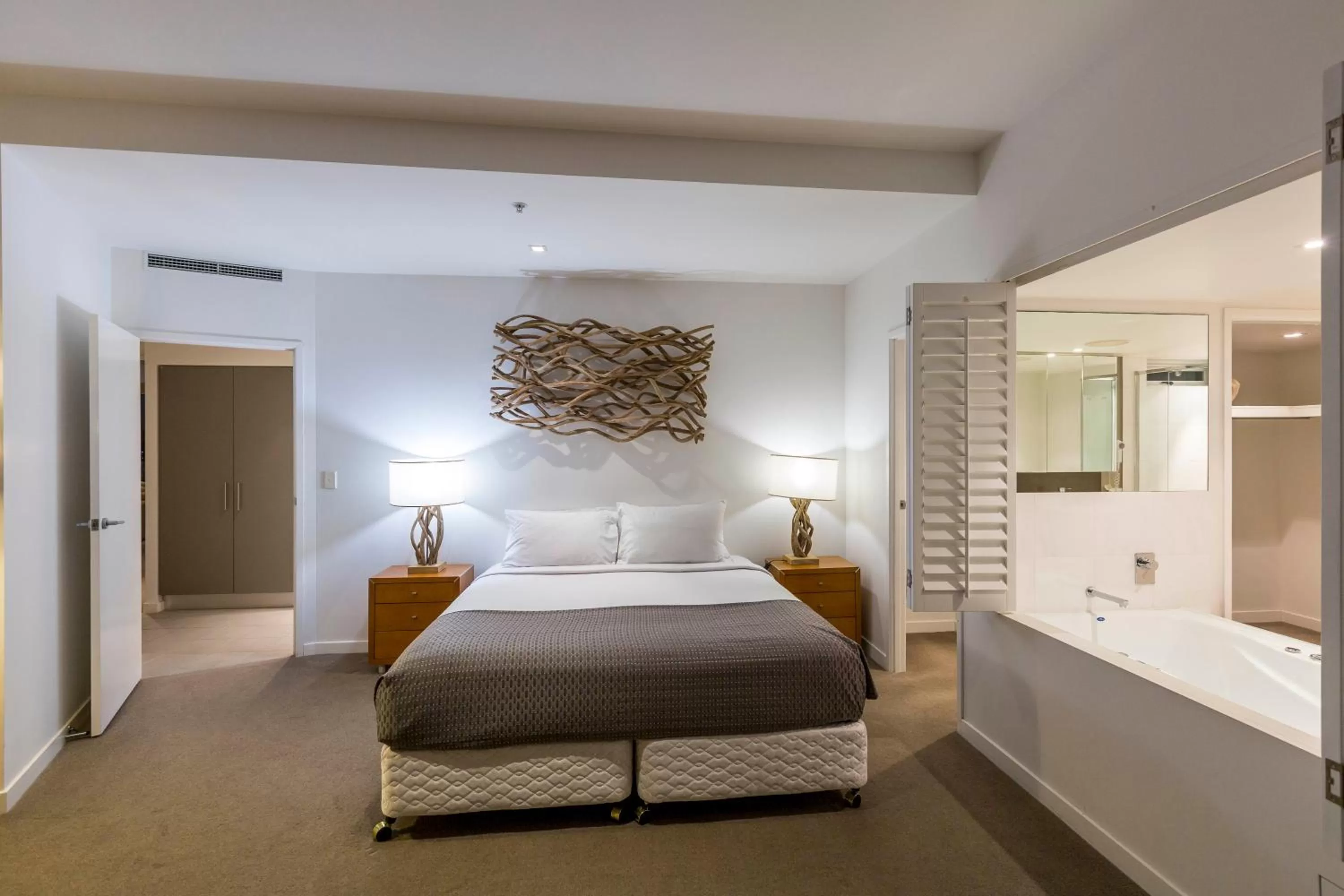 Bedroom, Bed in Artique Surfers Paradise - Official