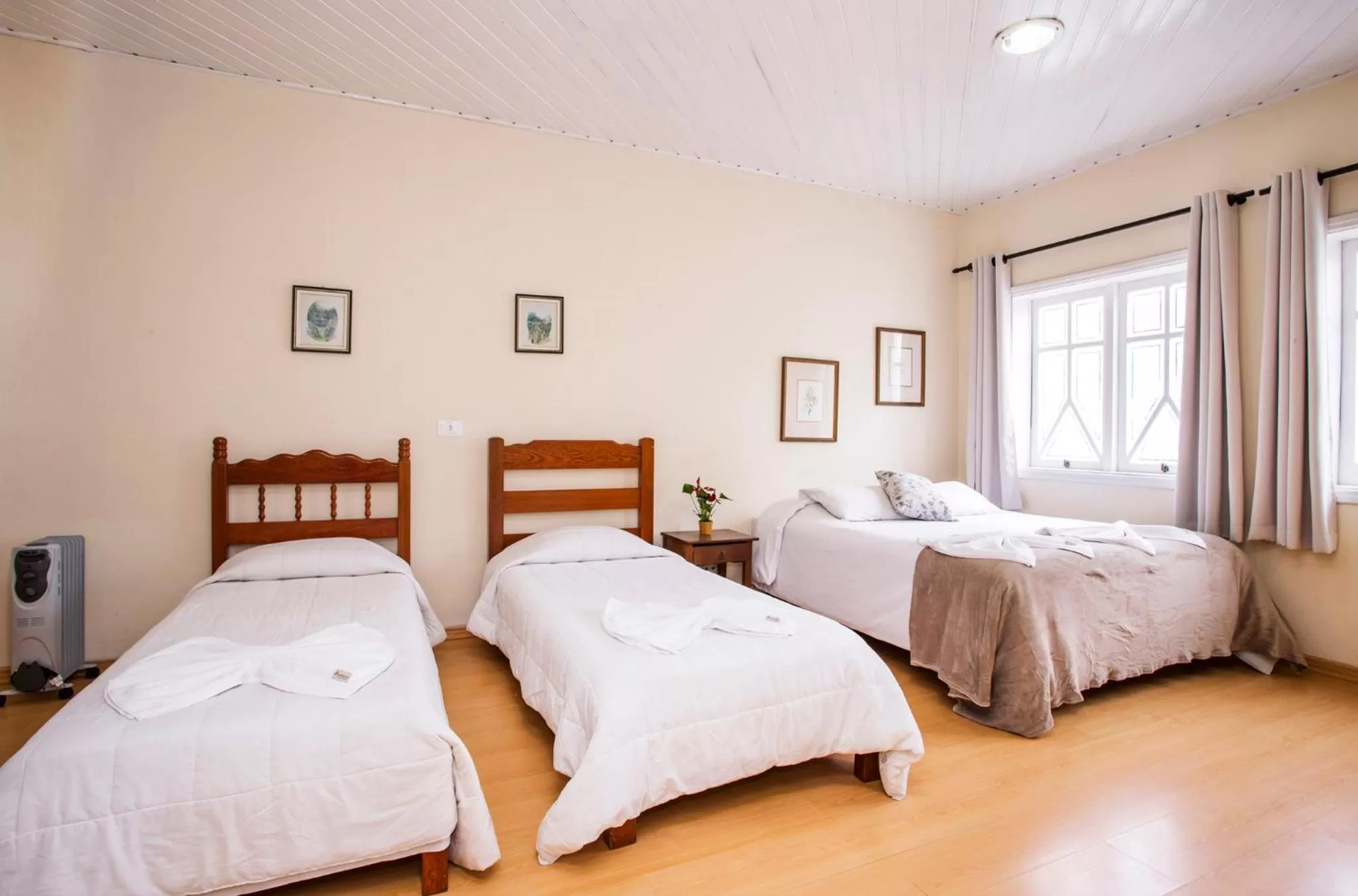 Bedroom, Bed in Grand Residences Pousadas