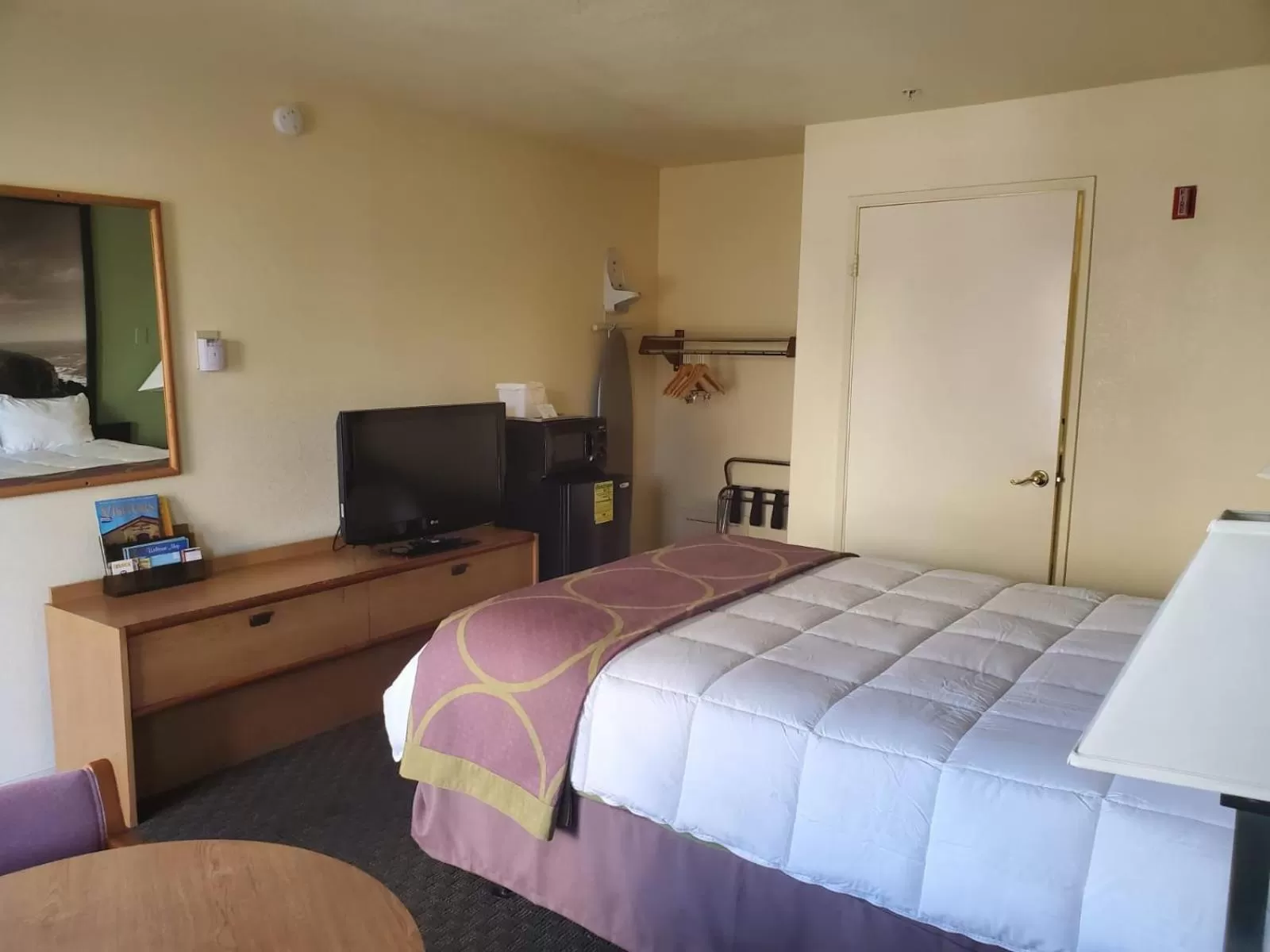 Bed in Mission Inn San Luis Obispo