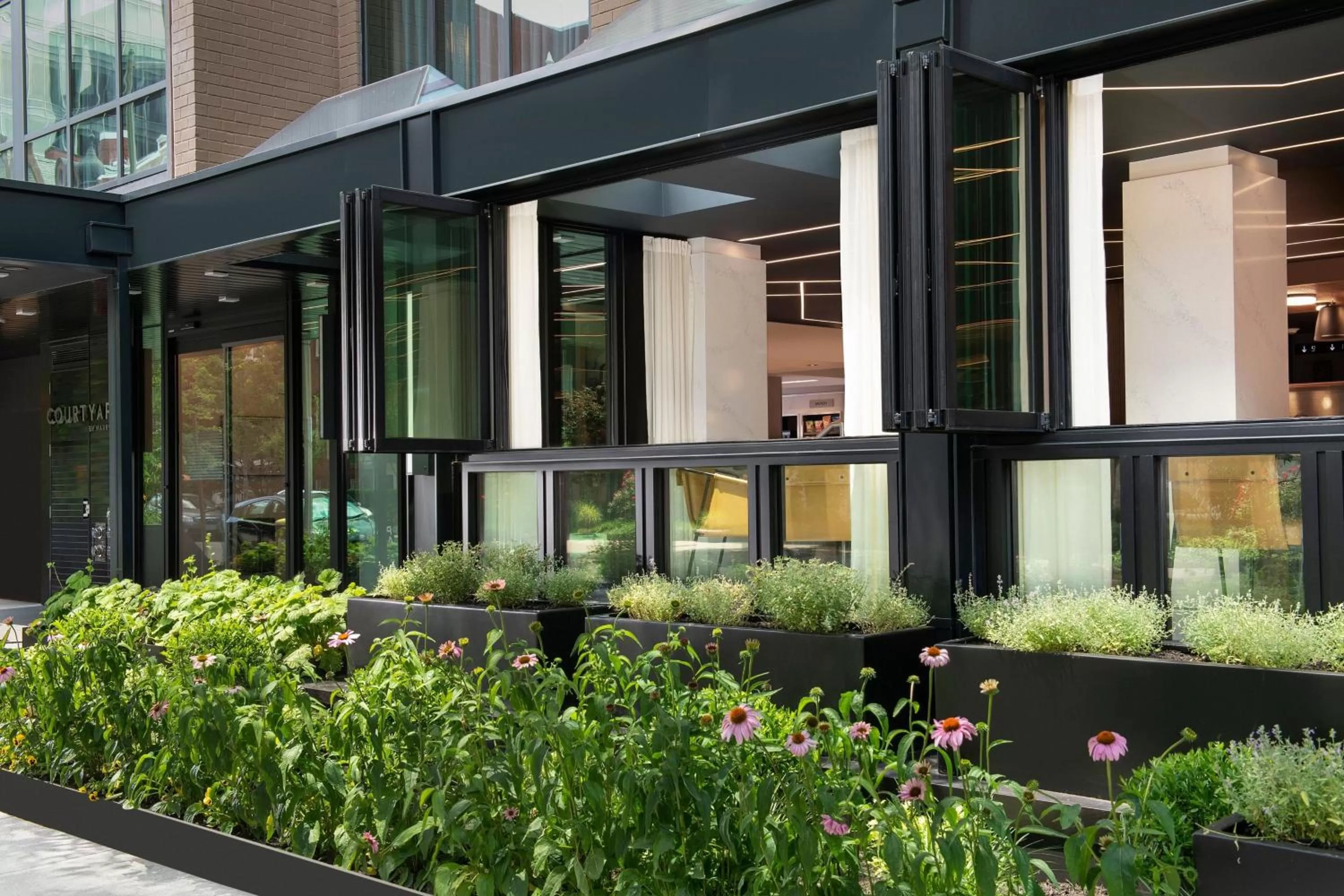 Property building in Courtyard by Marriott Washington, DC Dupont Circle