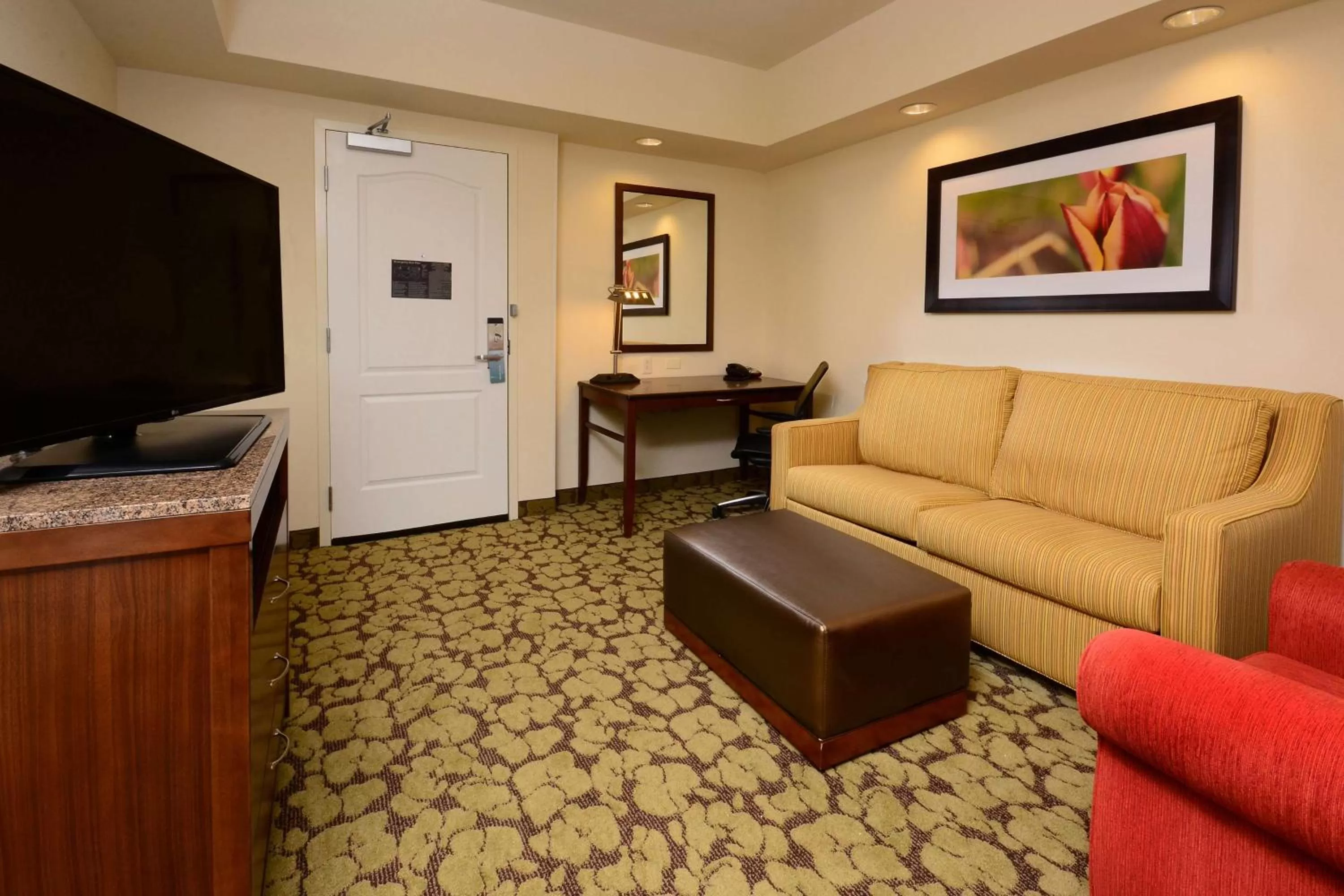 Living room in Hilton Garden Inn Greensboro Airport