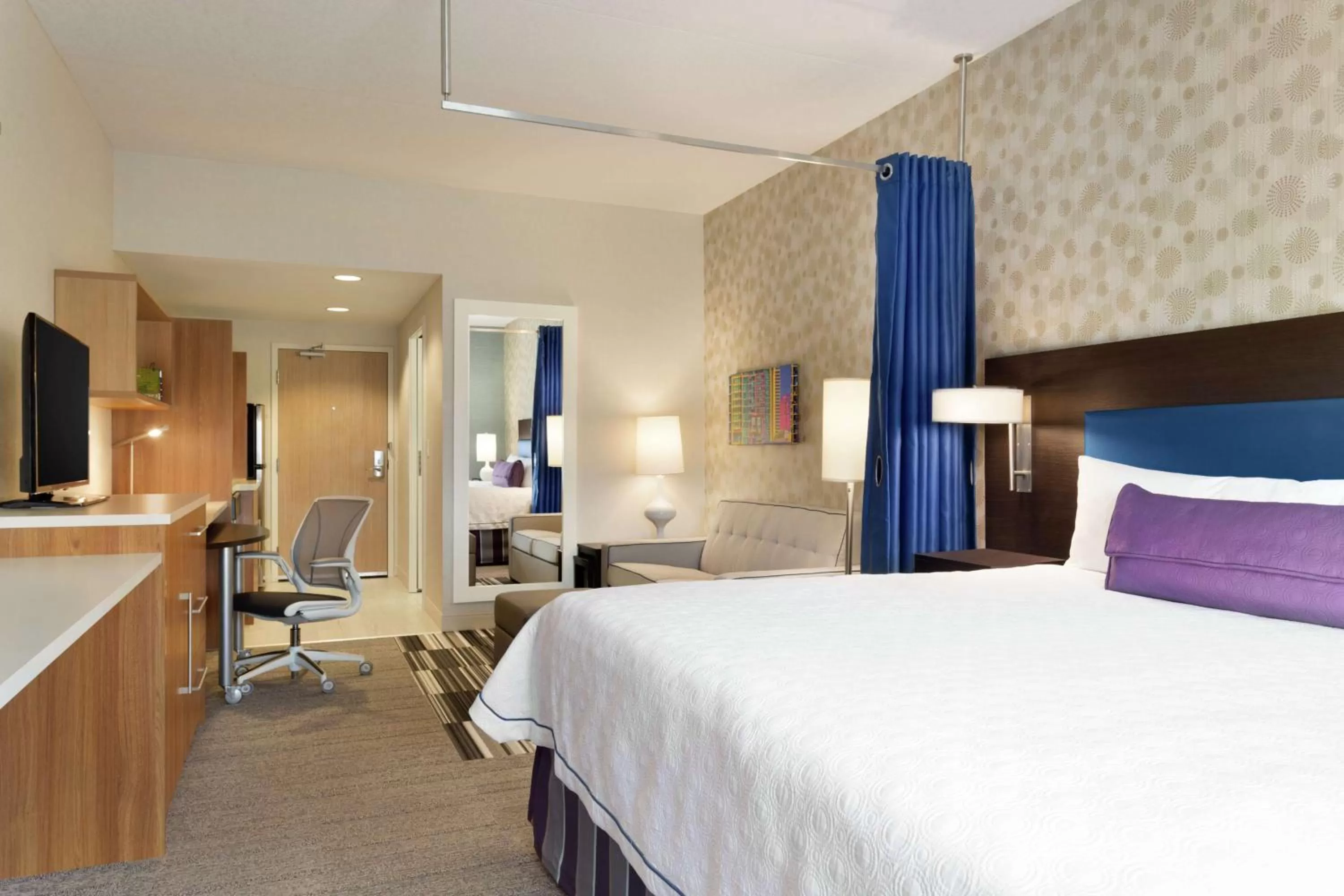 Bedroom, Bed in Home2 Suites by Hilton Milton Ontario