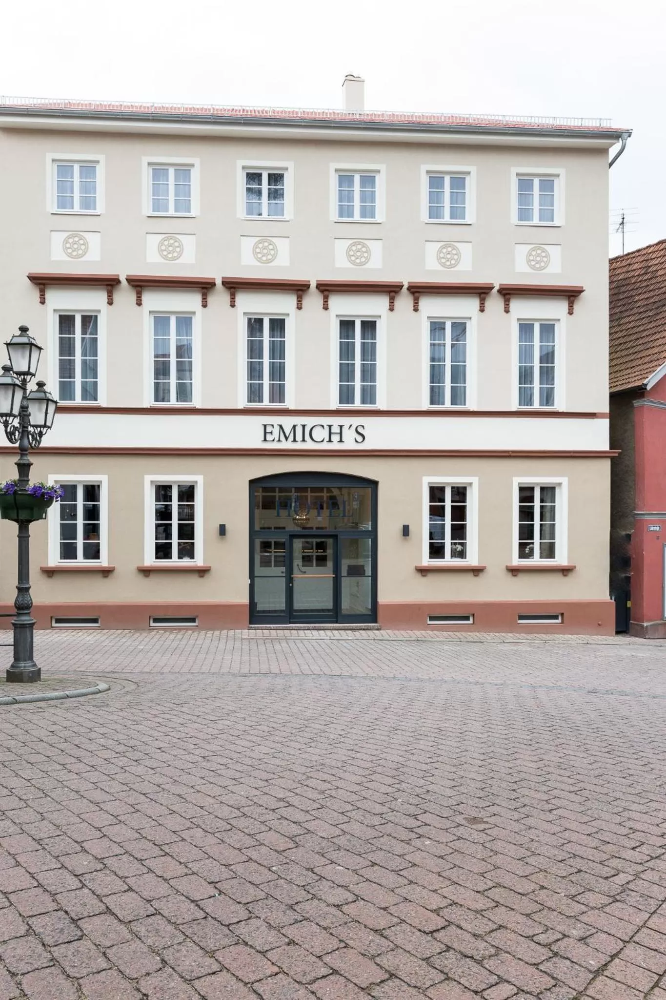Property building in EMICH´S Hotel