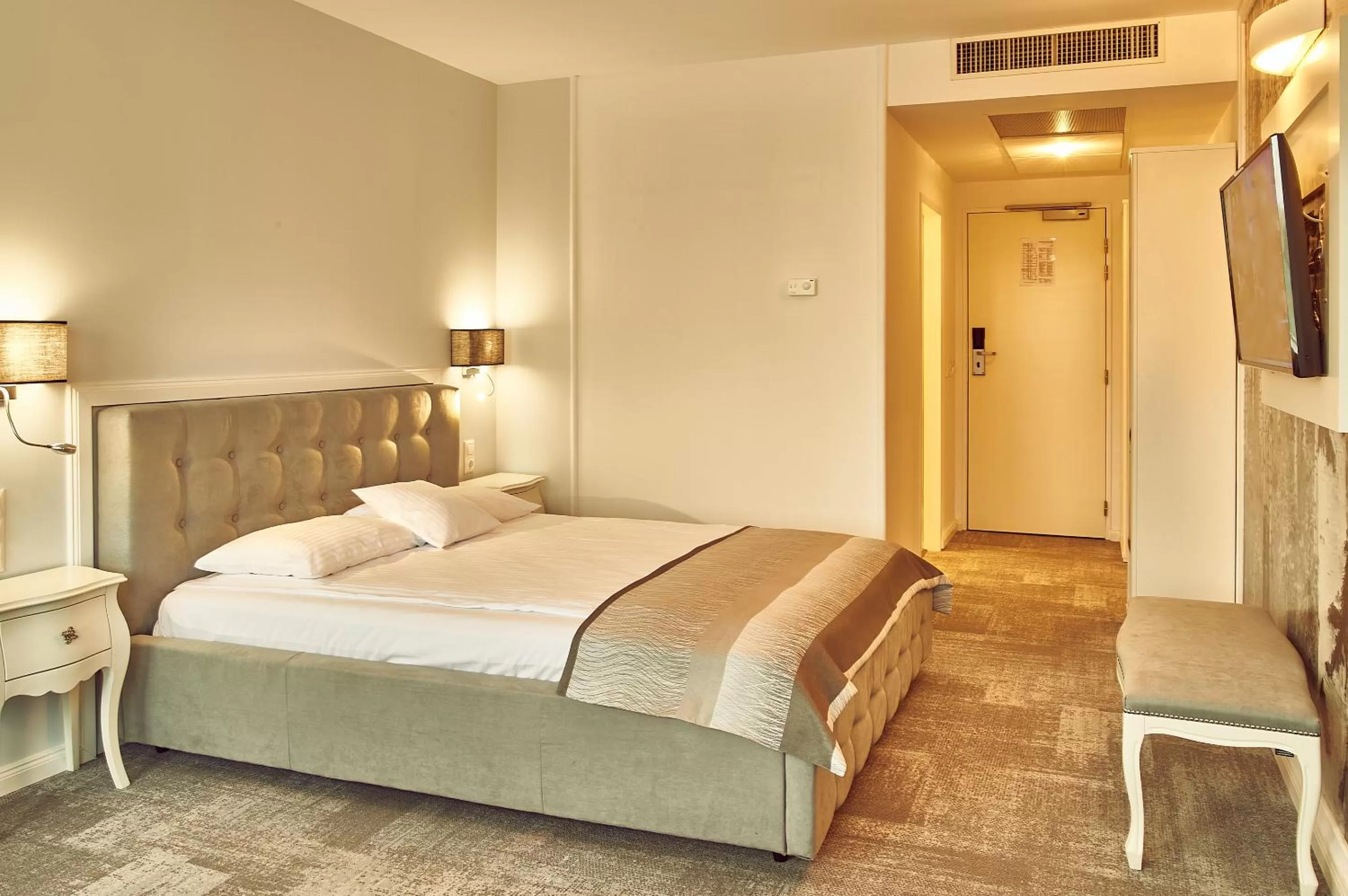 Photo of the whole room, Bed in Continental Forum Bucuresti Palatul Parlamentului