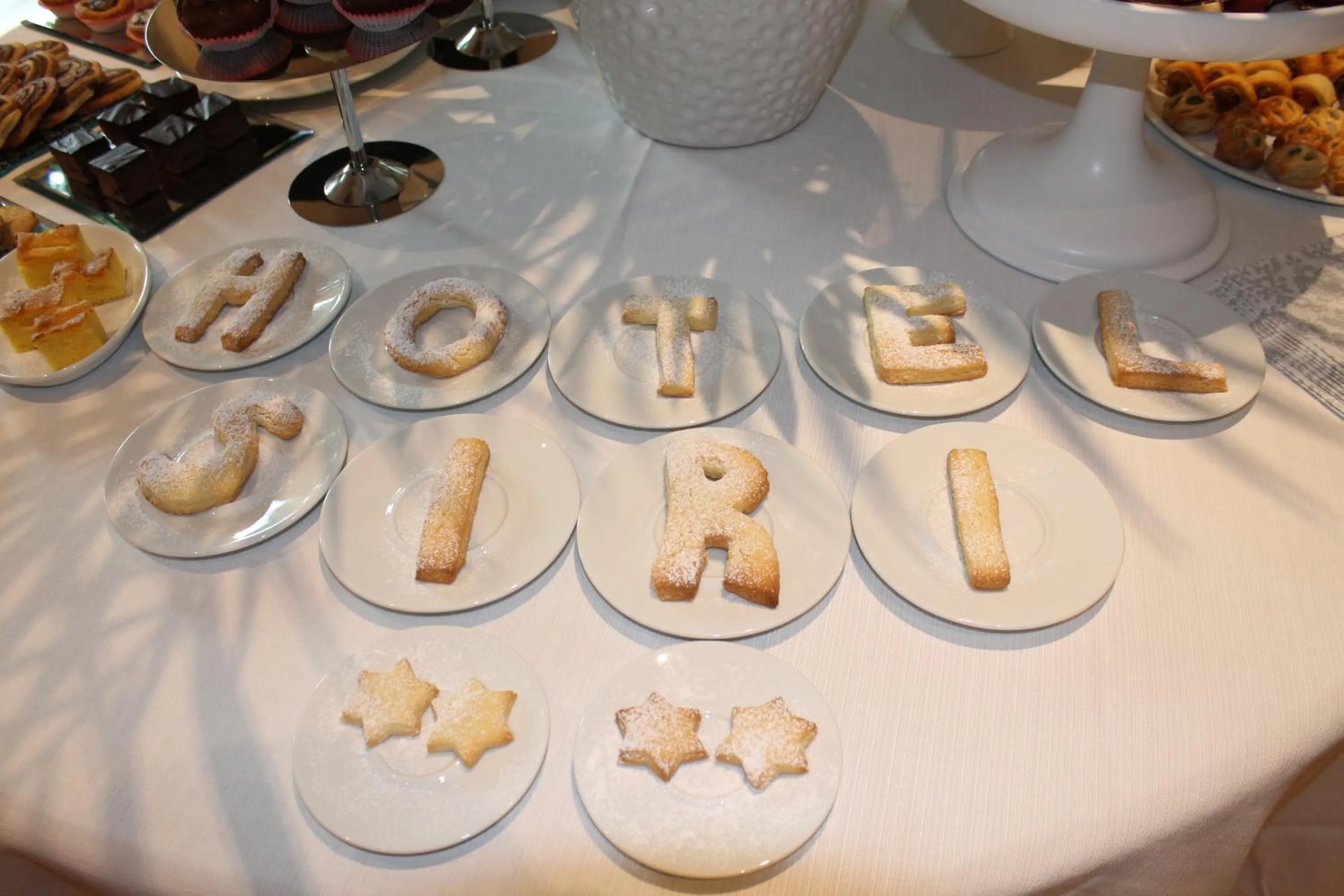 Food and drinks in Siri Hotel