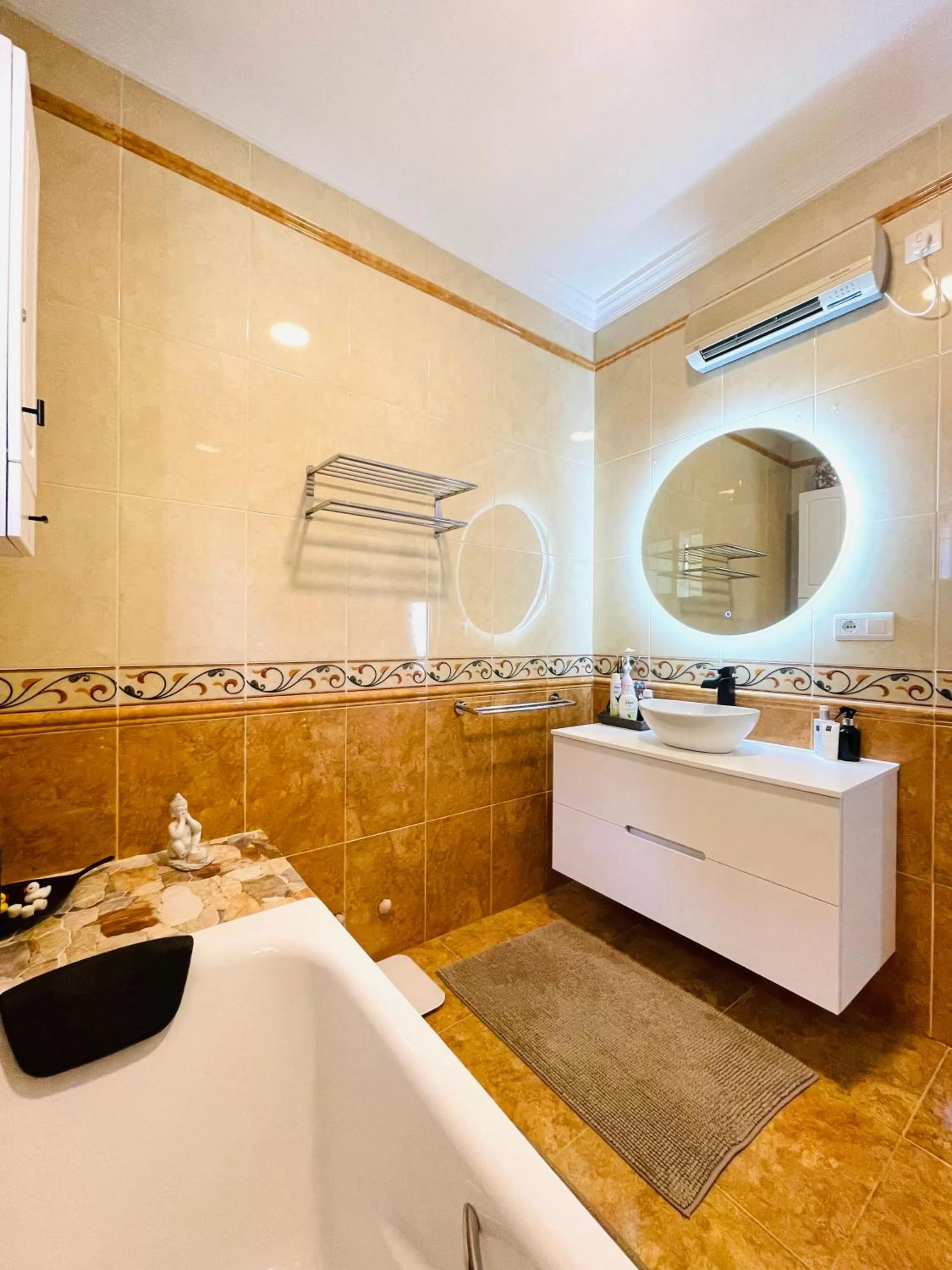 Bathroom in Casira, studios en kamers,Viñuela, Costa Del Sol