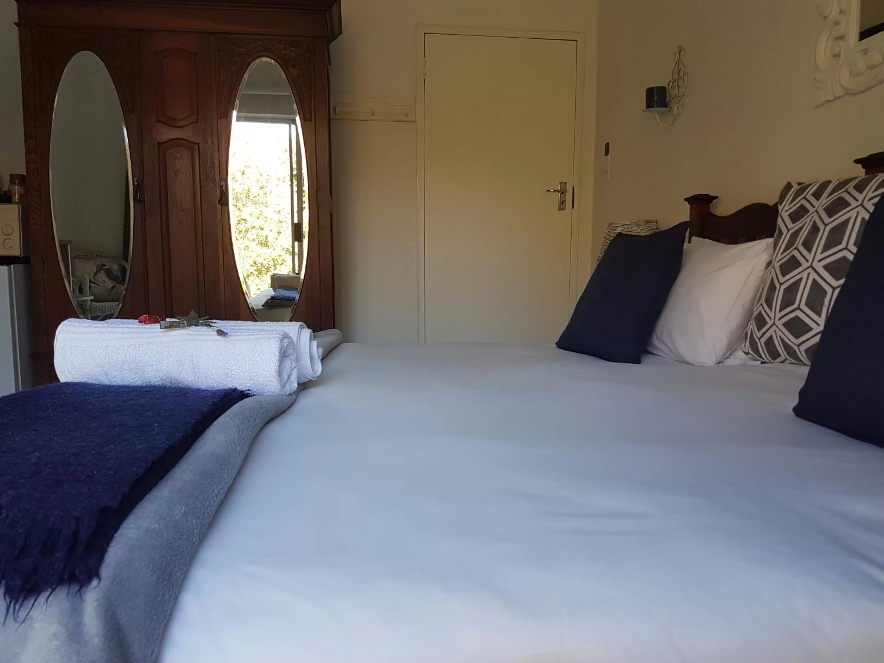 Bed in Forword's River Lodge