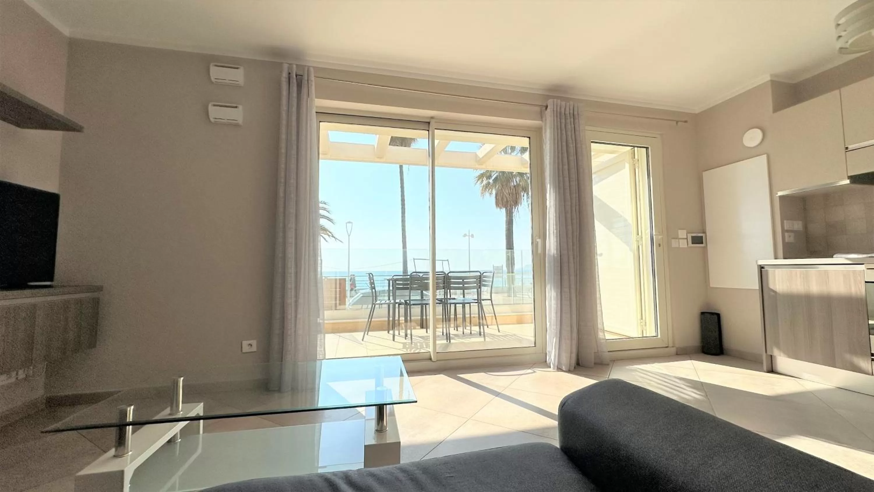 TV and multimedia in LE MIDI 8 by ESTATES CANNES