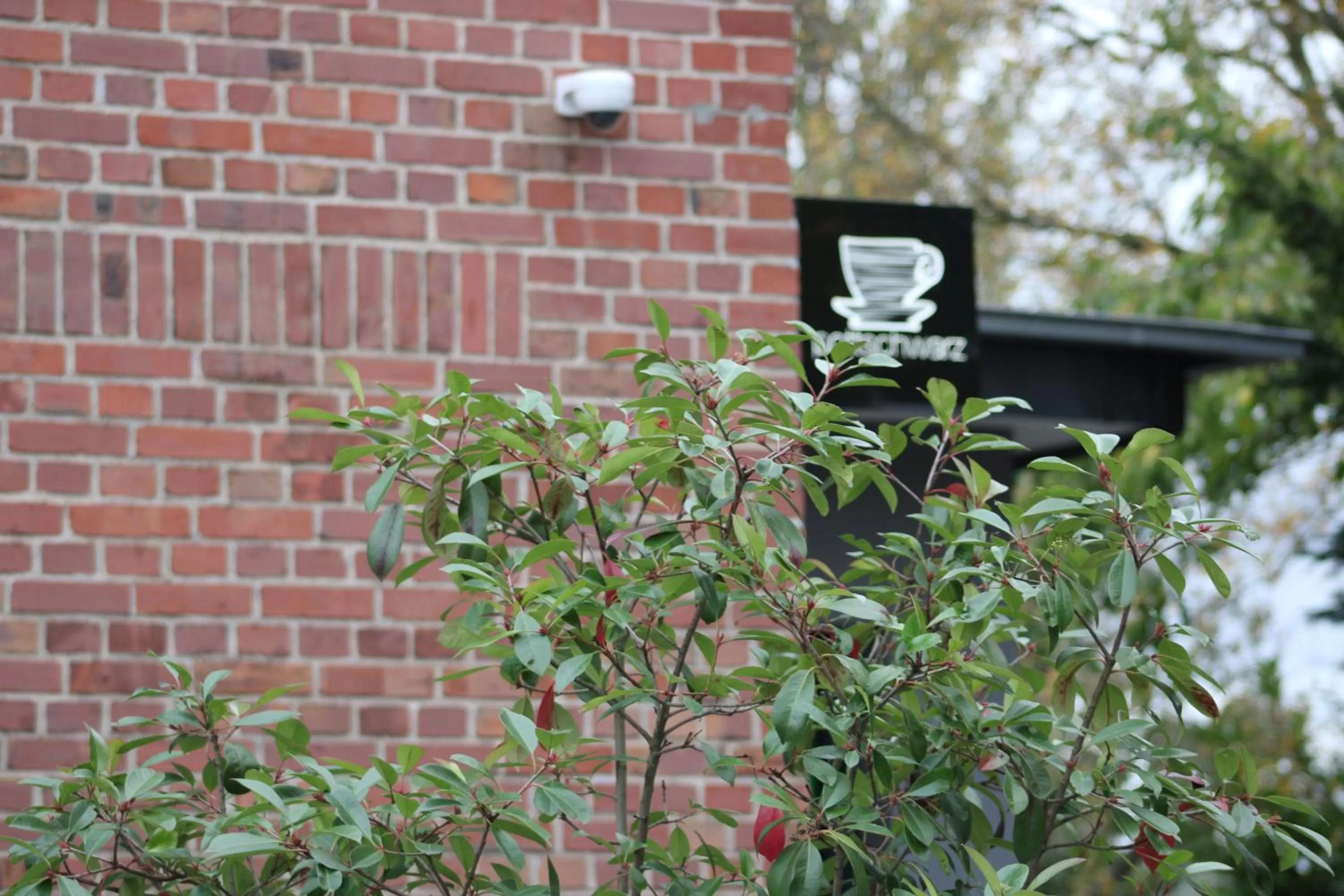 Property logo or sign in Hotel Mintarder Wasserbahnhof