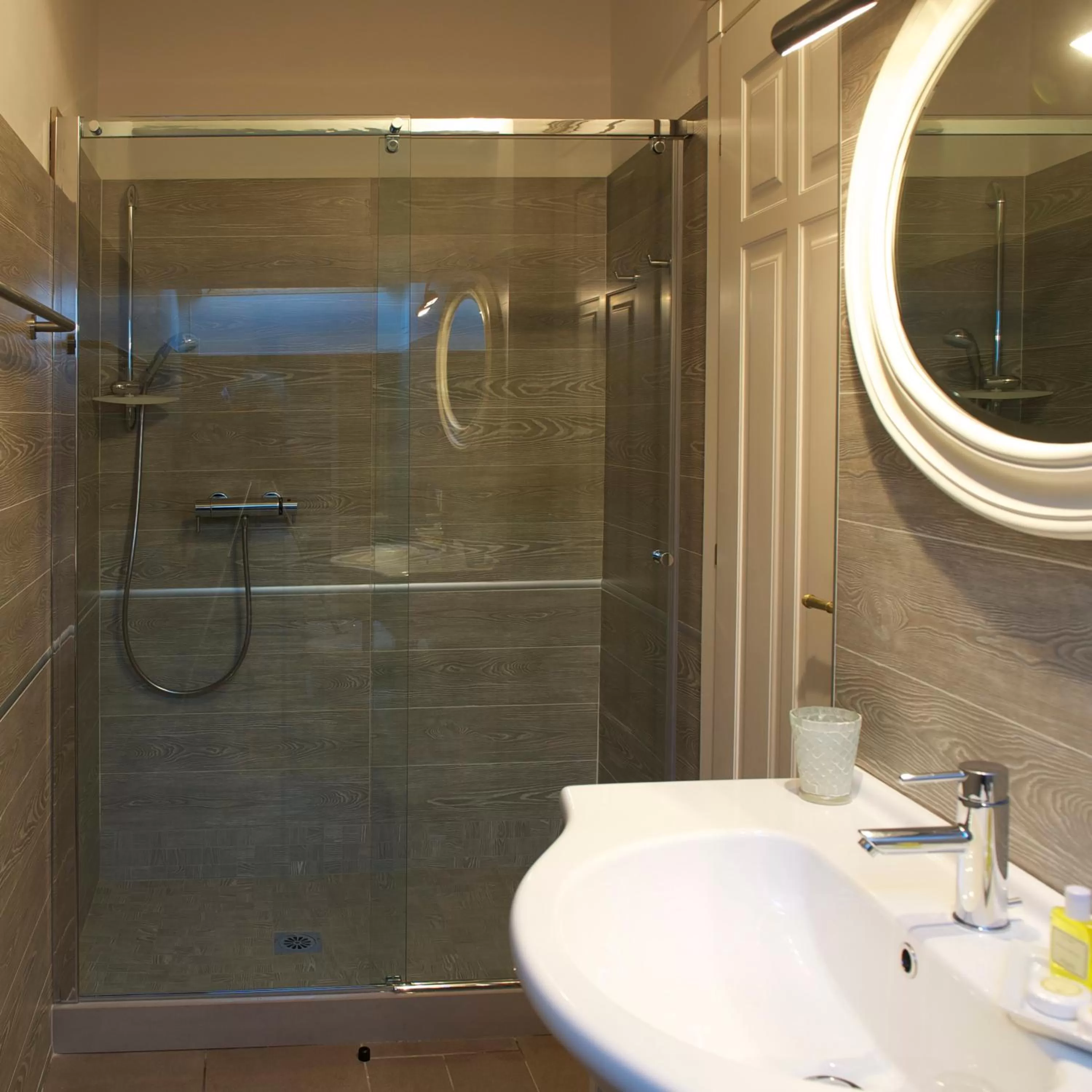 Bathroom in M Club De Luxe B&B