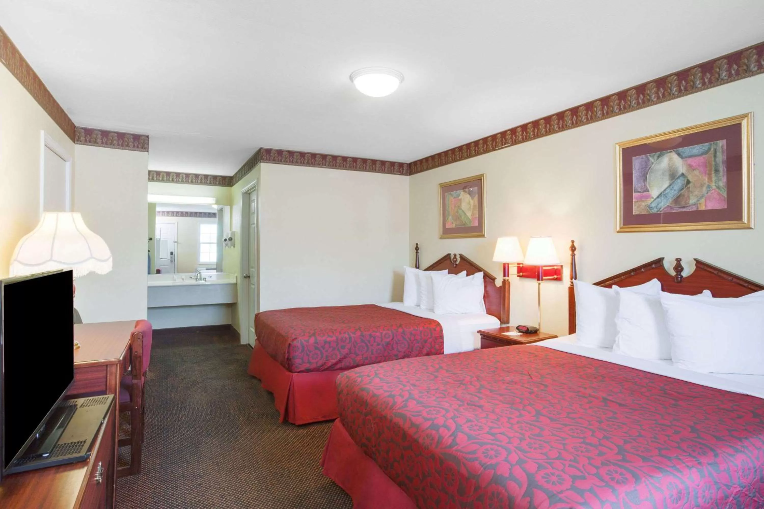 Photo of the whole room, Bed in Days Inn by Wyndham Trumann AR