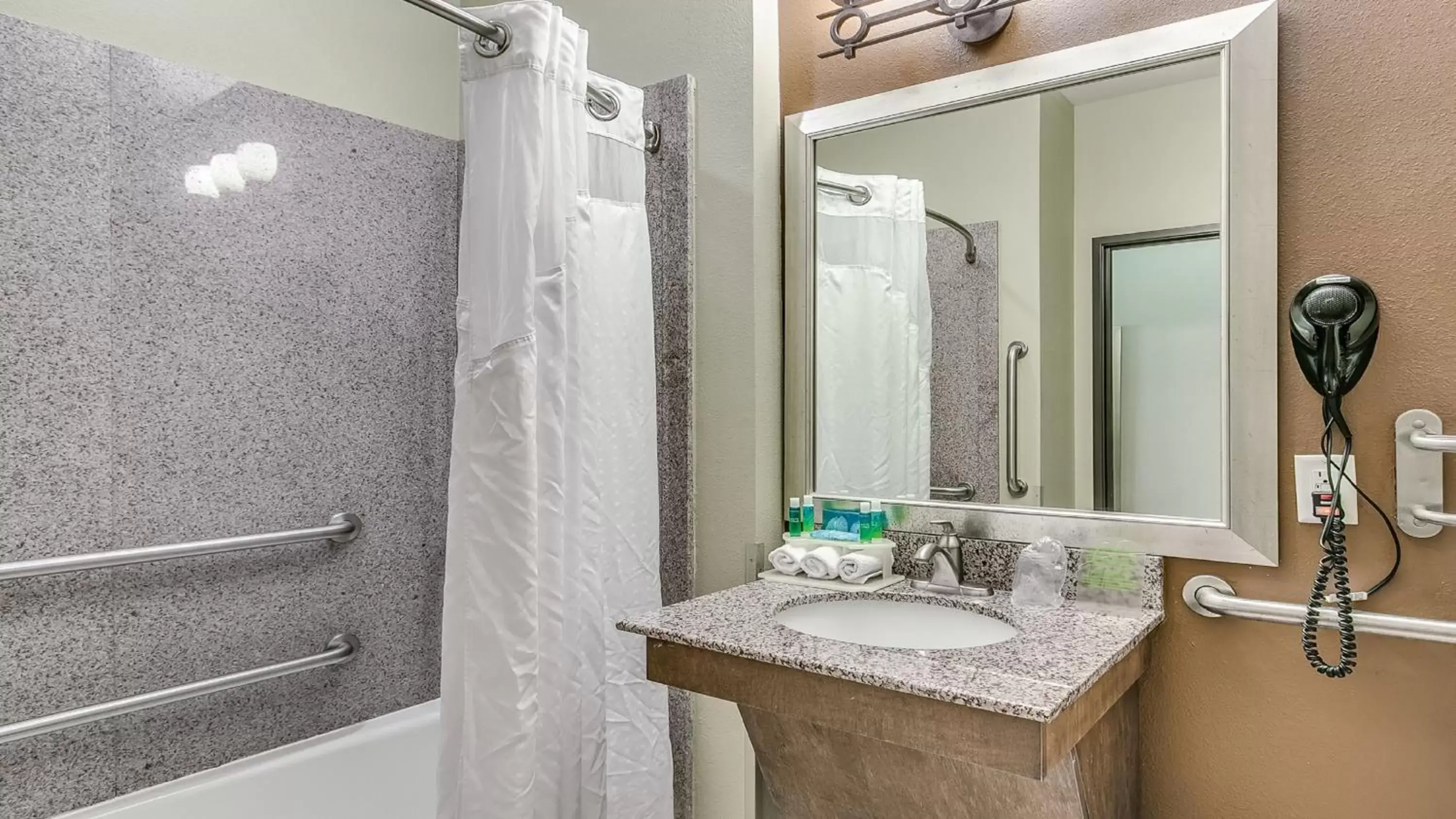 Two-Bedroom Suite - Mobility Accessible Tub in Holiday Inn Express & Suites Lubbock Southwest – Wolfforth by IHG Two-Bedroom Suite - Mobility Accessible Tub in Holiday Inn Express & Suites Lubbock Southwest – Wolfforth by IHG