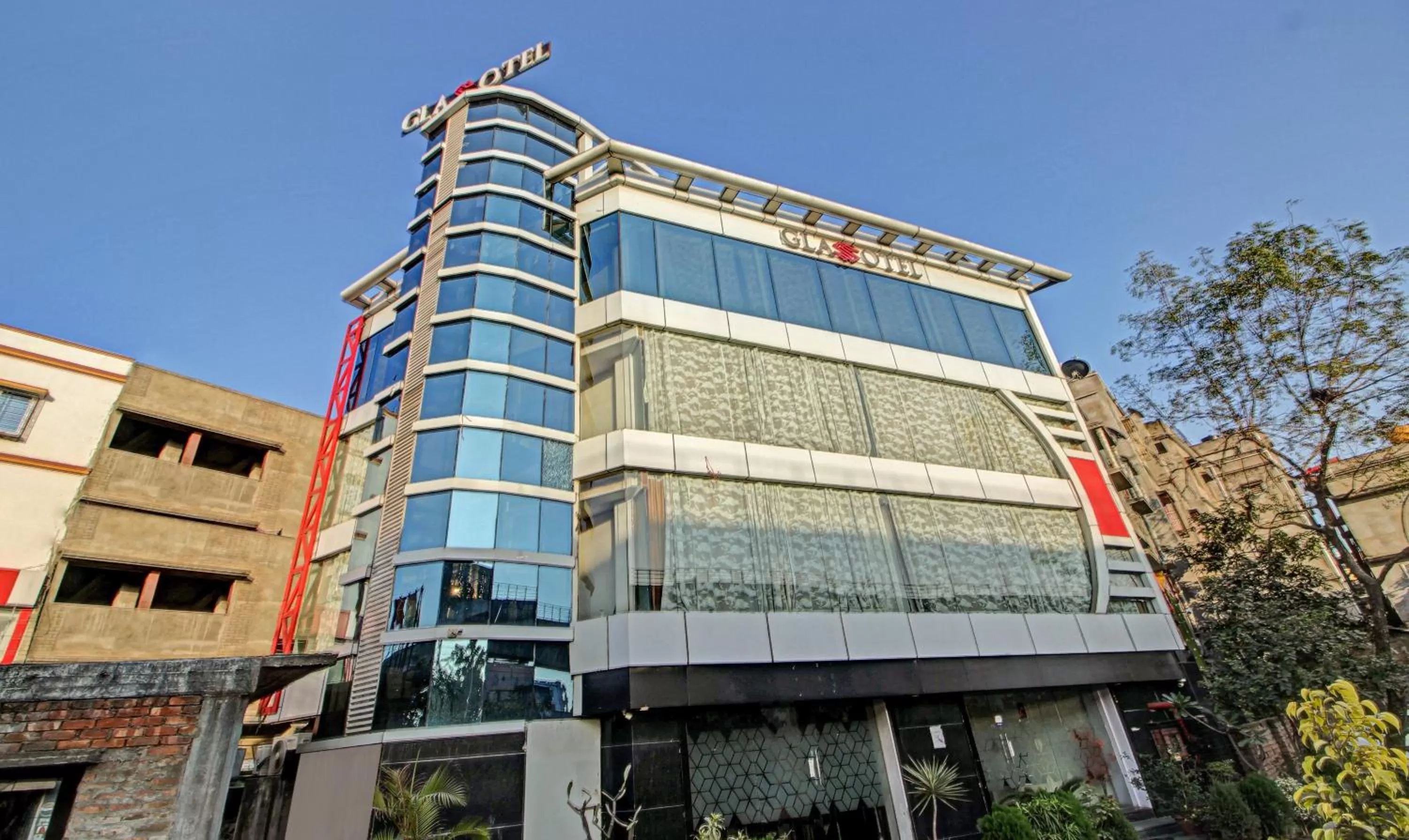 Property building in Treebo Glassotel Near Ruby Hospital