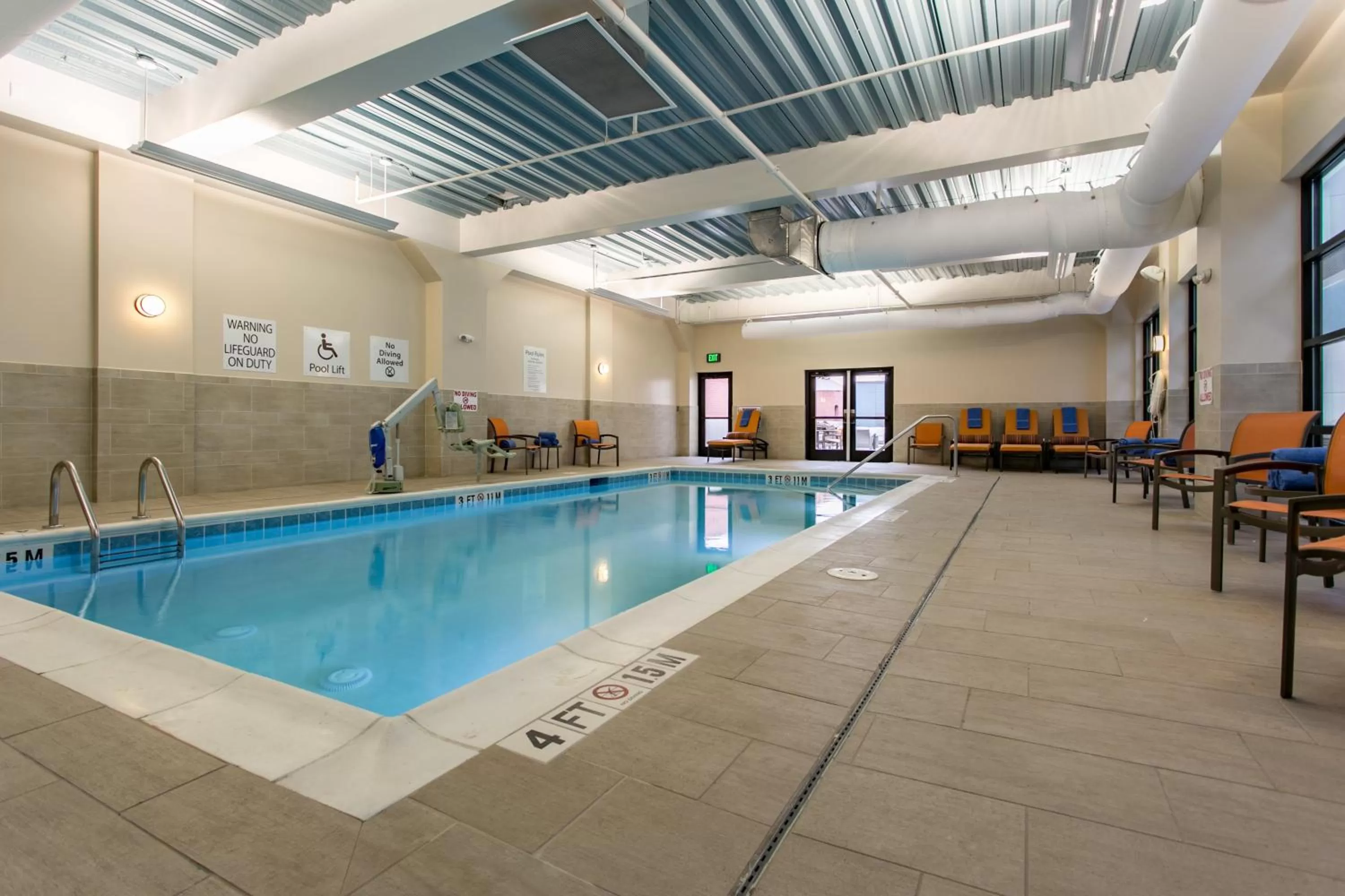 Swimming pool in Holiday Inn Hotel & Suites Chattanooga by IHG