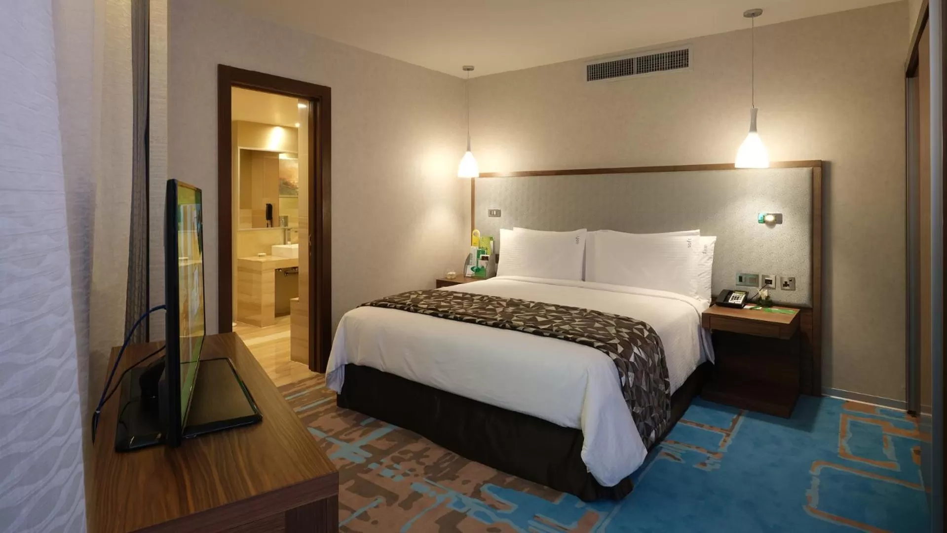 Photo of the whole room, Bed in Holiday Inn Kuwait Al Thuraya City by IHG