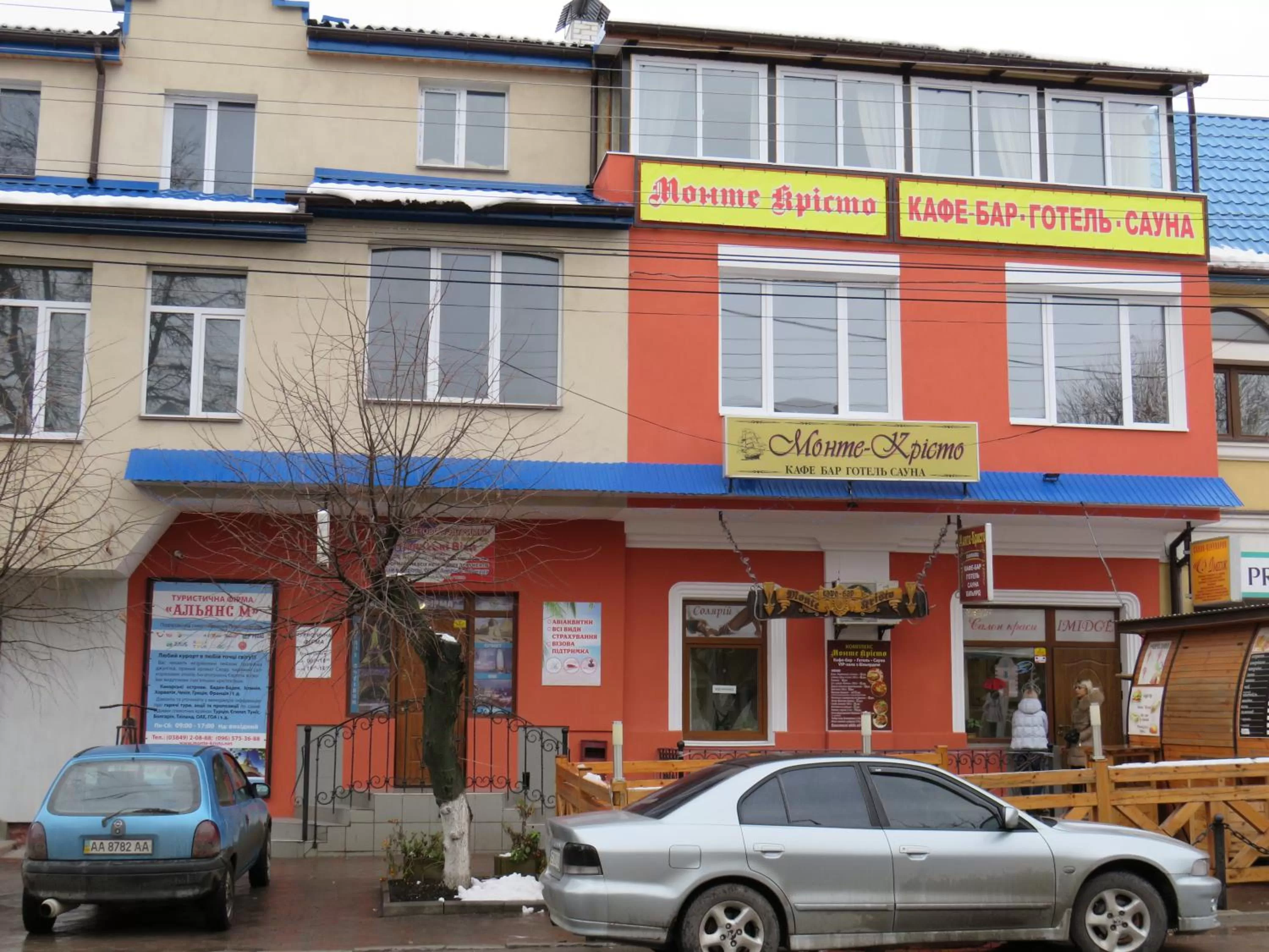 Restaurant/places to eat, Property Building in Monte-Kristo Hotel