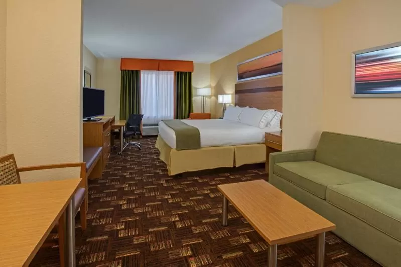 Bedroom, Bed in Holiday Inn Express Fort Lauderdale Airport South by IHG