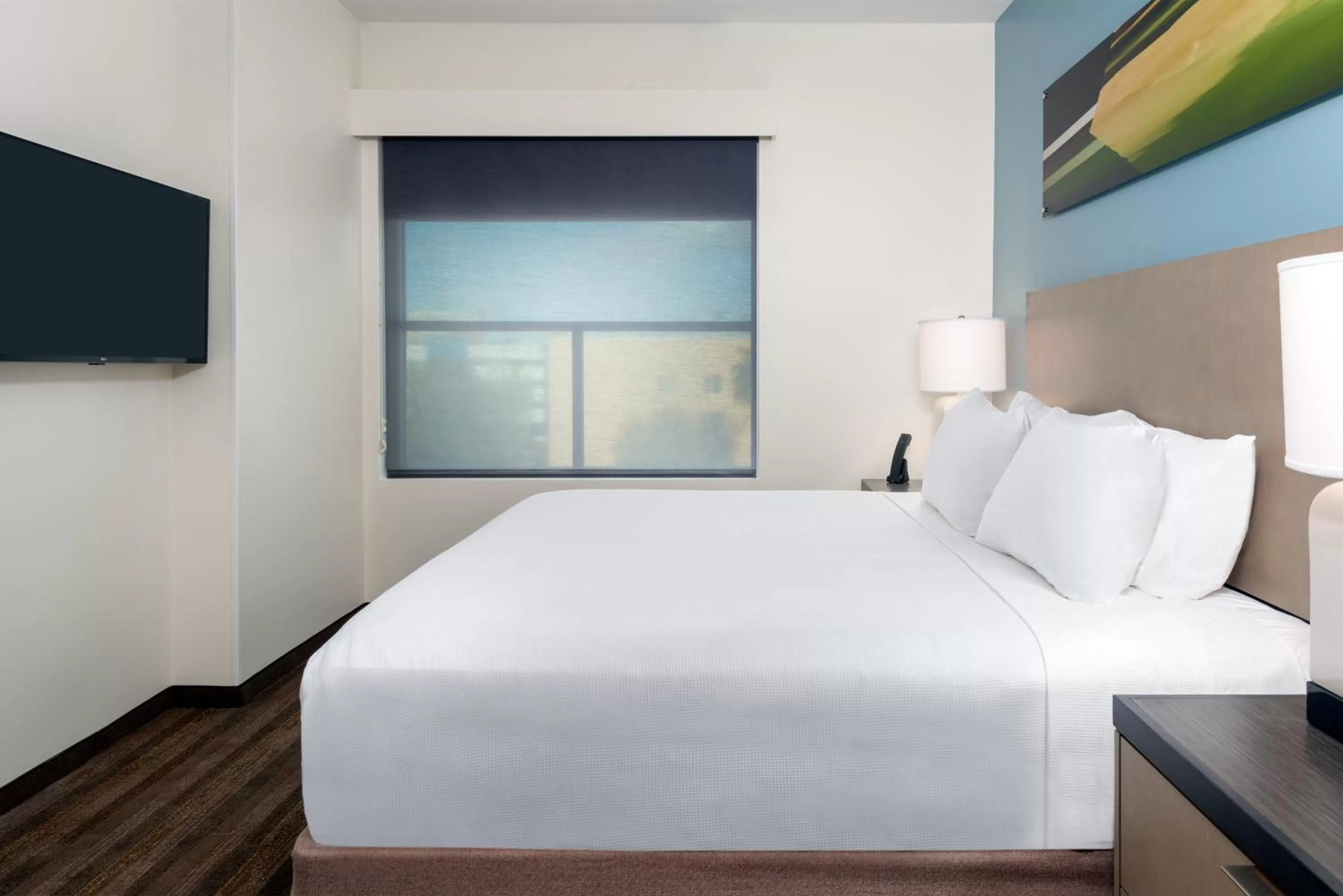 Bed in Hyatt House Tampa Airport/Westshore